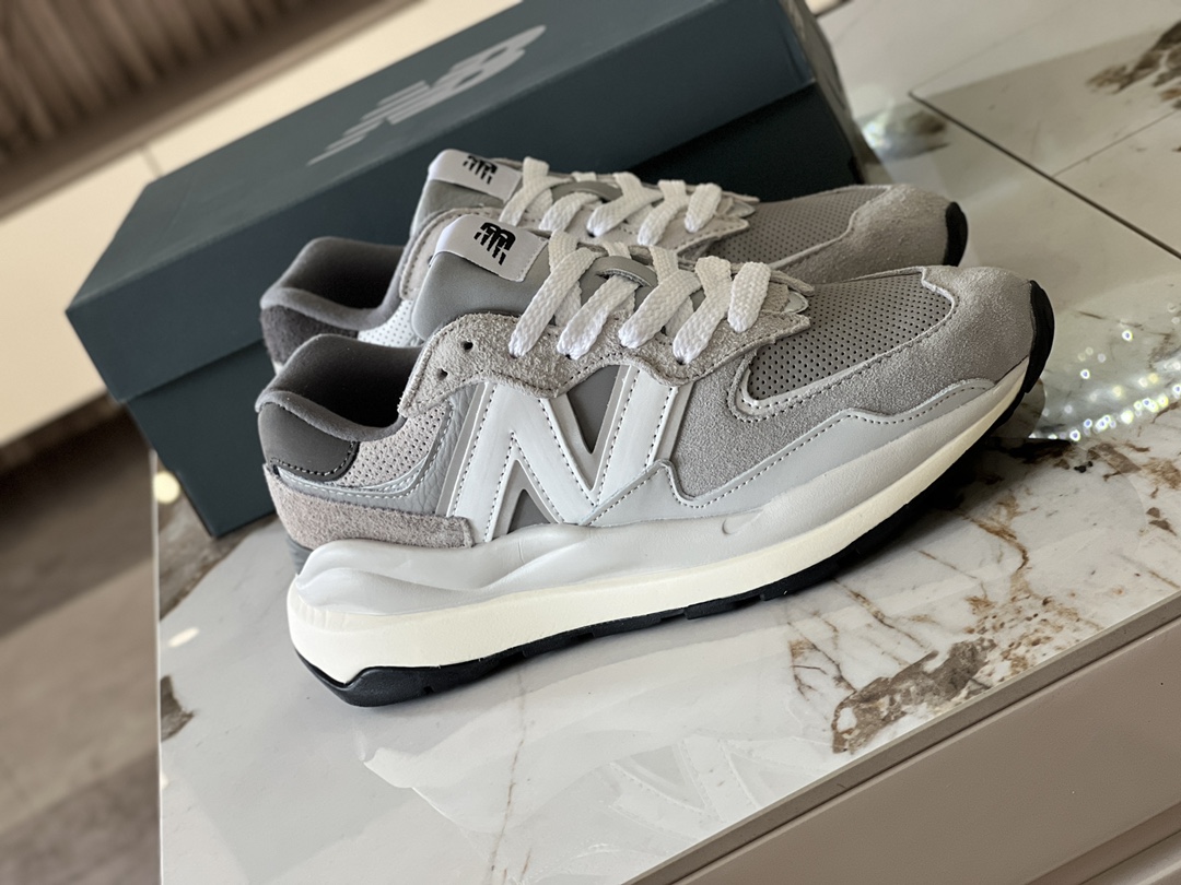 뉴발란스 신발 83730 New Balance Shoes