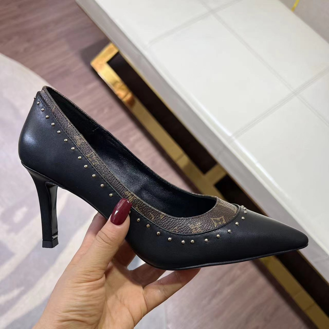 NO:872148,[8cm heel height] New type of fabric imported calfskin + special imported presbyopia fabric. Full sheepskin lining inside the foot pad. Imported logo genuine leather outsole. Perfect rivet design to create the most beautiful single product. Color: black with presbyopia, pink with presbyopia, code number 35-40 (34, 41 custom-made, non-returnable, non-exchangeable), single shoes, cowhide, sheepskin19860909【8cm跟高】 新款 面料进口小牛皮+专用进口老花面料 .垫脚内里全羊皮.大底进口logo真皮底 .完美柳钉设计 ,打造最美单品.颜色黑色拼老花老花拼老花 粉色拼老花 码数35-40 (34,41订做不退不换）,单鞋,cowhide,sheepskin,Women's Shoes