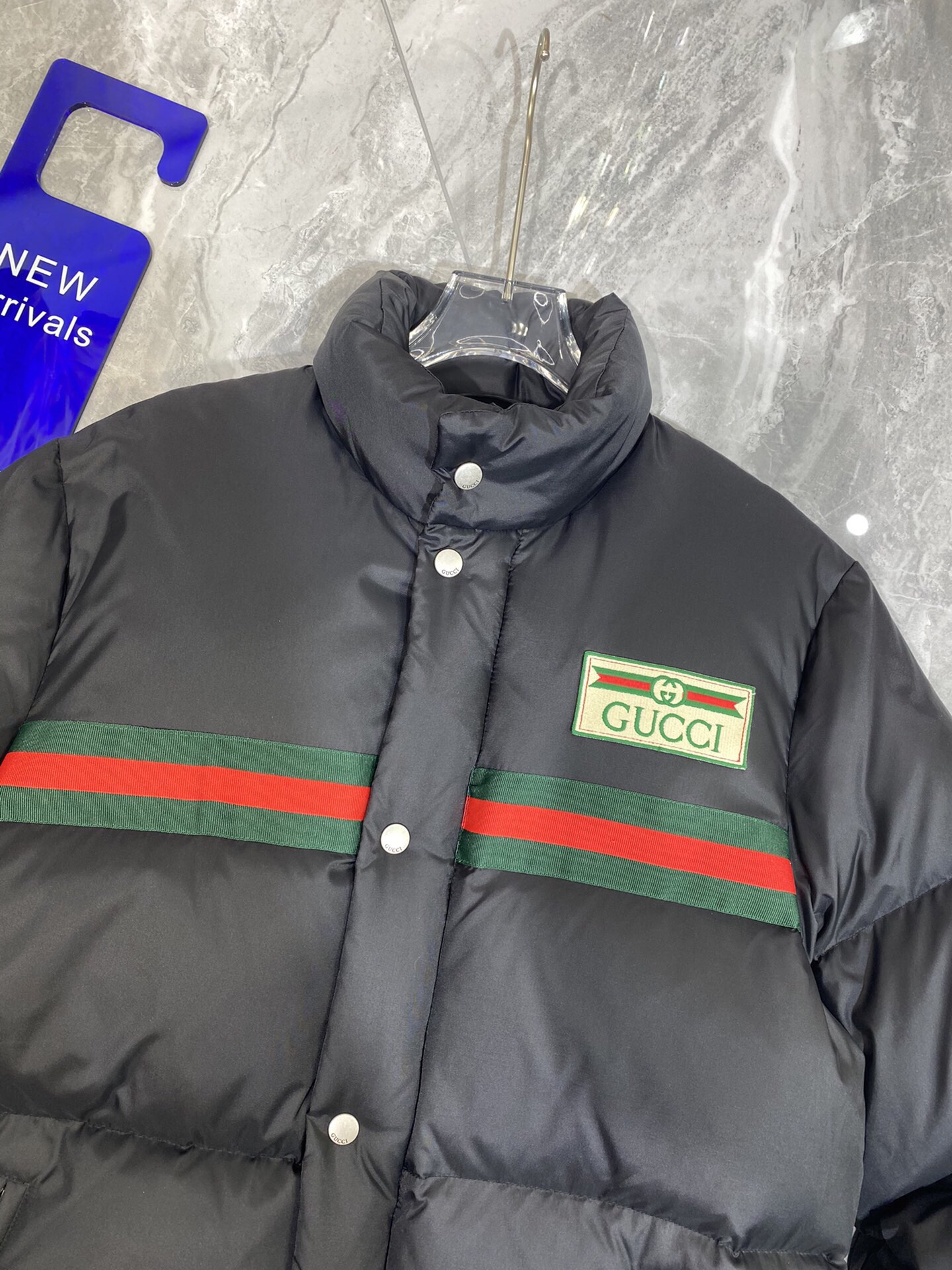 Guangzhou high-end Gucci 2023 autumn/winter down jackets, unisex. Styles: short vest, puffer coat. Colors: white, black. Sizes: 36, 38, 40.-Big cat