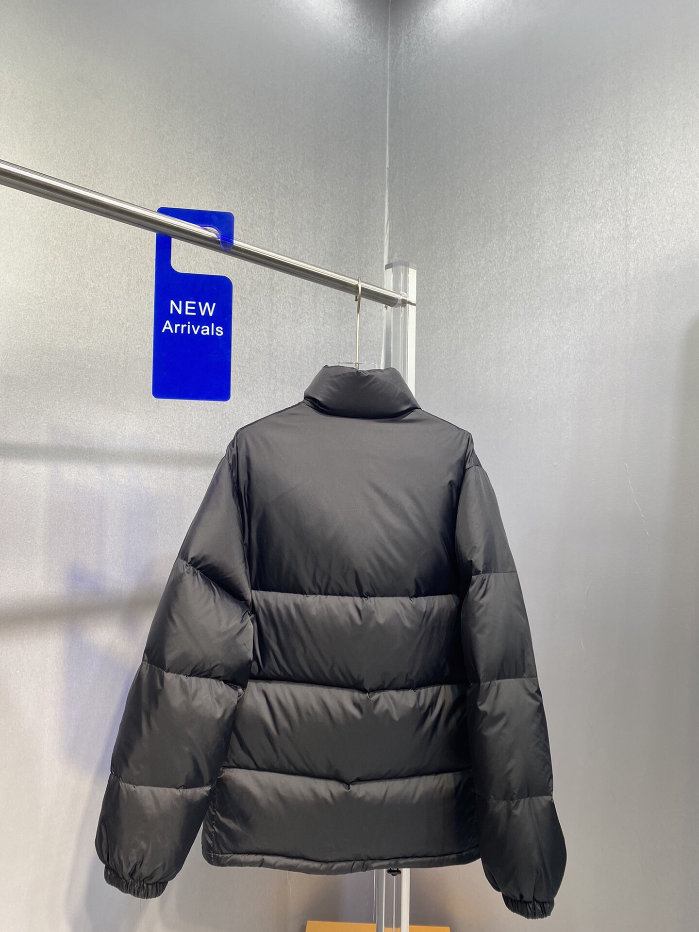 Guangzhou high-end Gucci 2023 autumn/winter down jackets, unisex. Styles: short vest, puffer coat. Colors: white, black. Sizes: 36, 38, 40.-Big cat