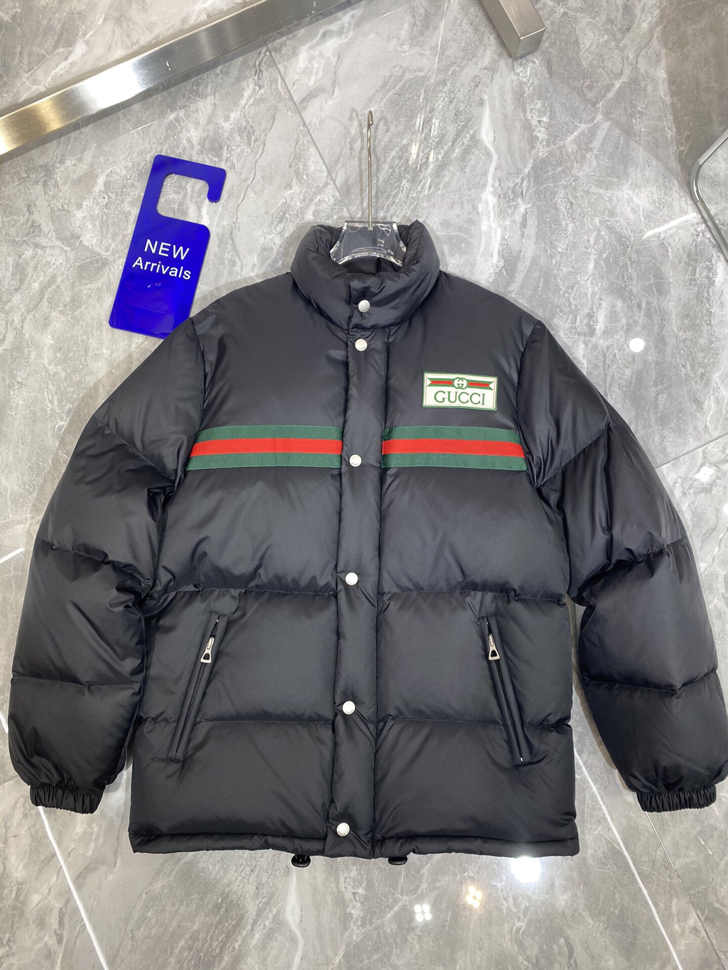 Guangzhou high-end Gucci 2023 autumn/winter down jackets, unisex. Styles: short vest, puffer coat. Colors: white, black. Sizes: 36, 38, 40.-Big cat