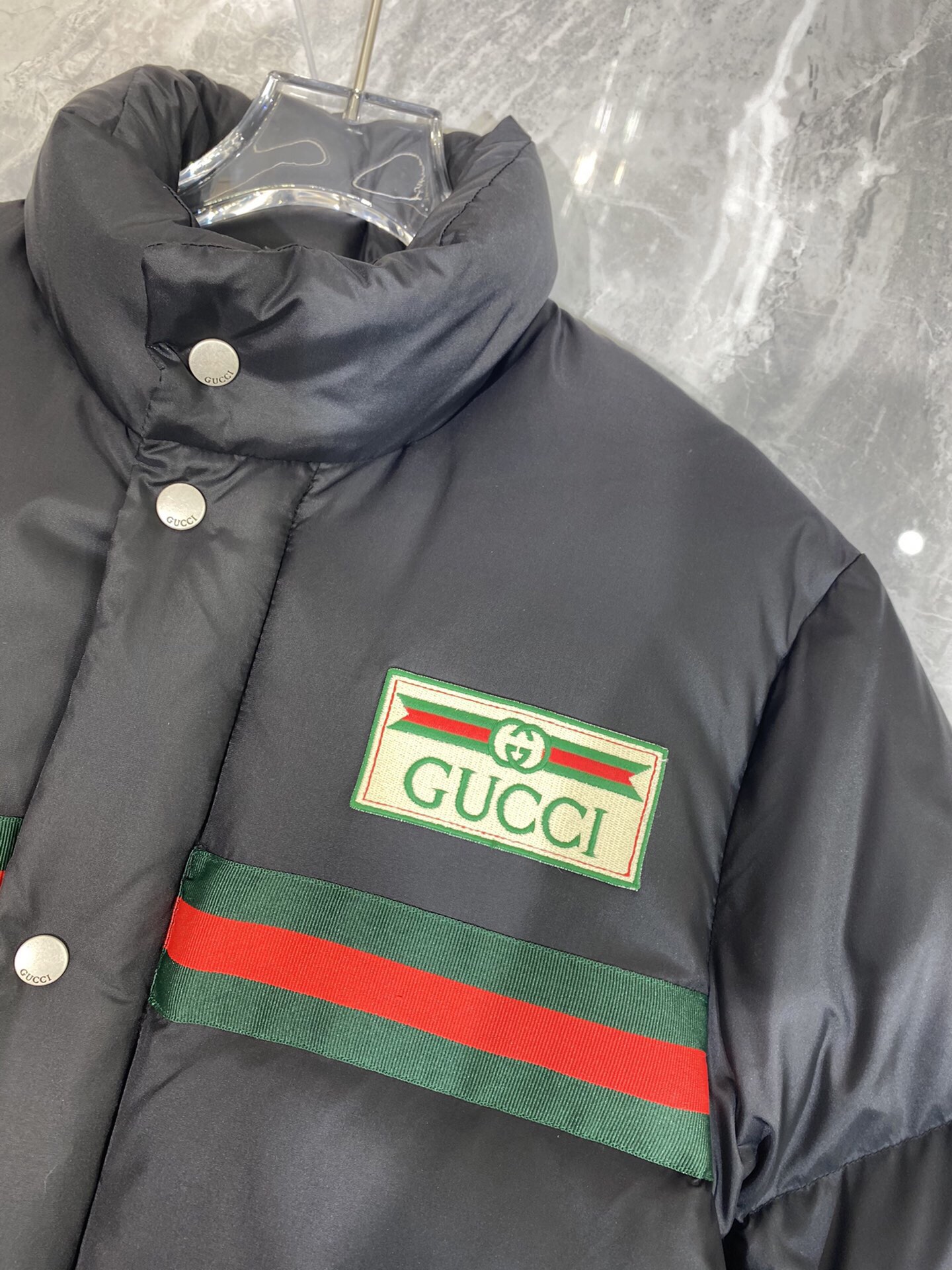 Guangzhou high-end Gucci 2023 autumn/winter down jackets, unisex. Styles: short vest, puffer coat. Colors: white, black. Sizes: 36, 38, 40.-Big cat