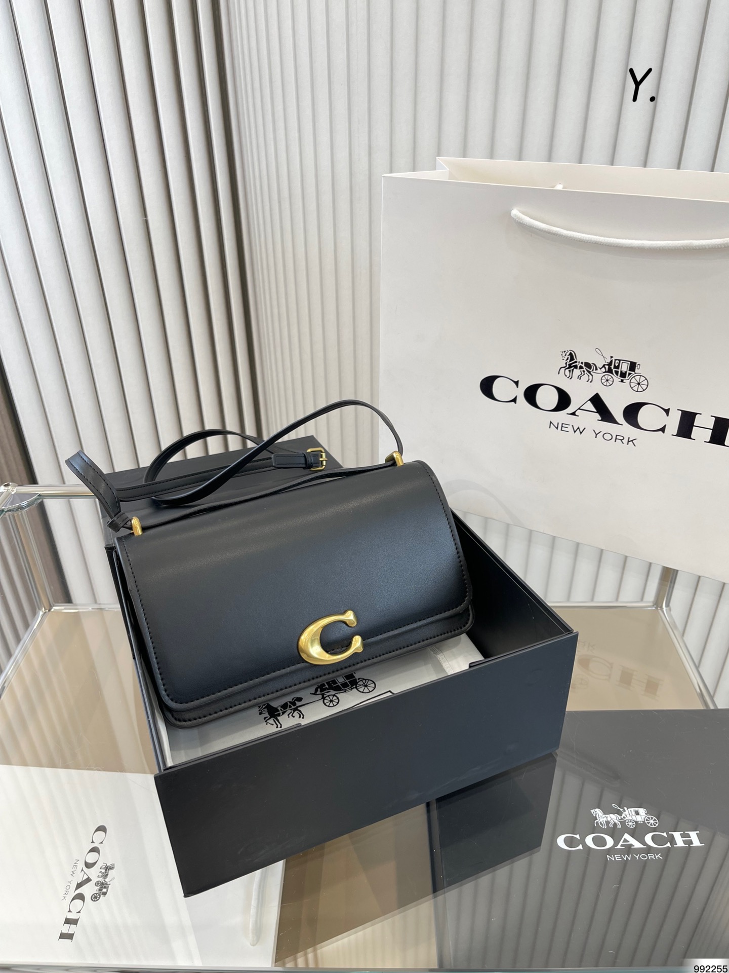 J5 4色折叠盒  Coach 蔻驰 coach斜挎肩背包 日常通勤简直绝配 可盐可甜 极致美感 绝美女孩就是你 尺寸：24 14