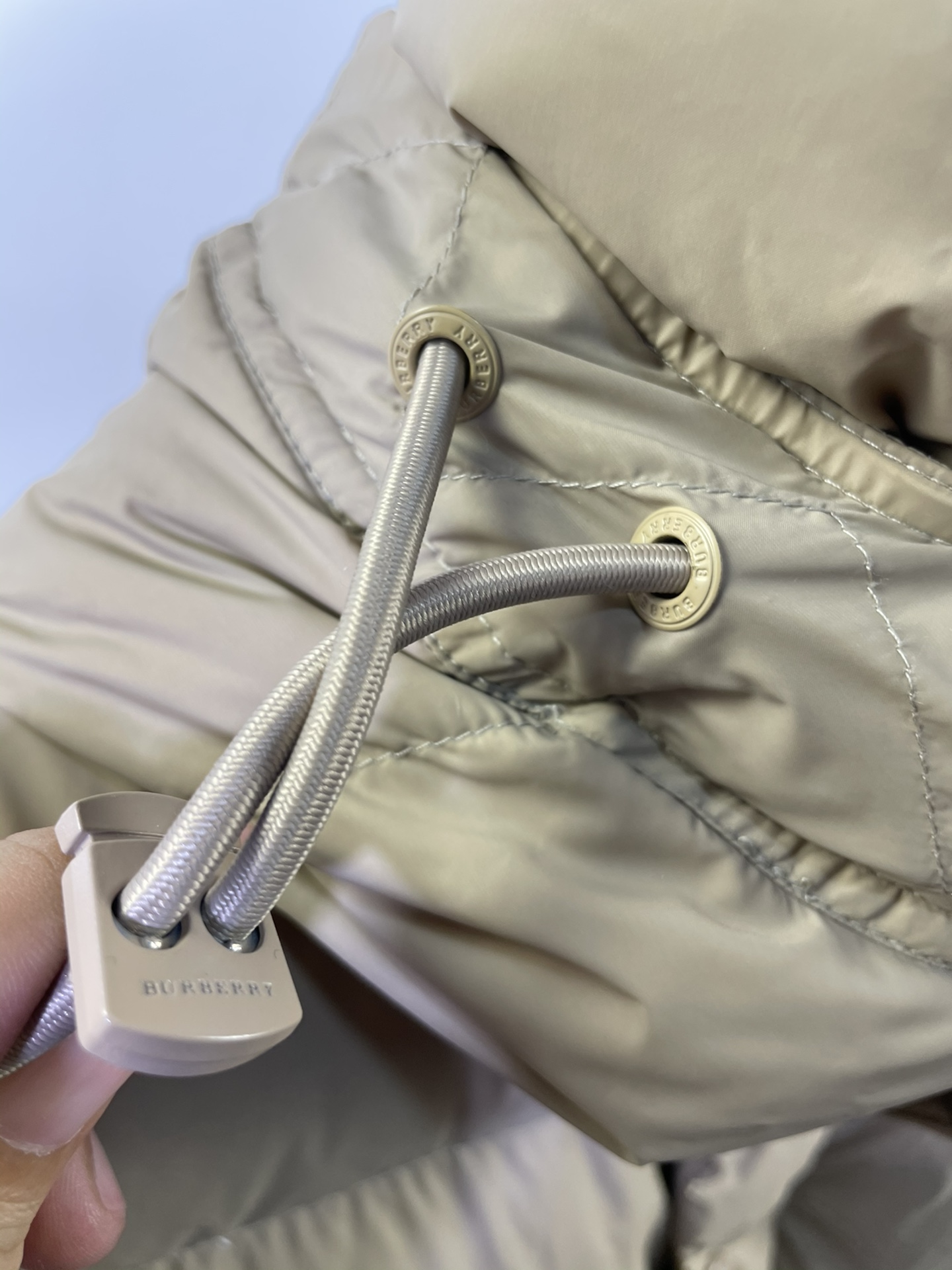 Burberry down jacket, detachable sleeves, black and red plaid. Colors: black, khaki. Sizes: S to XXL.-Big cat