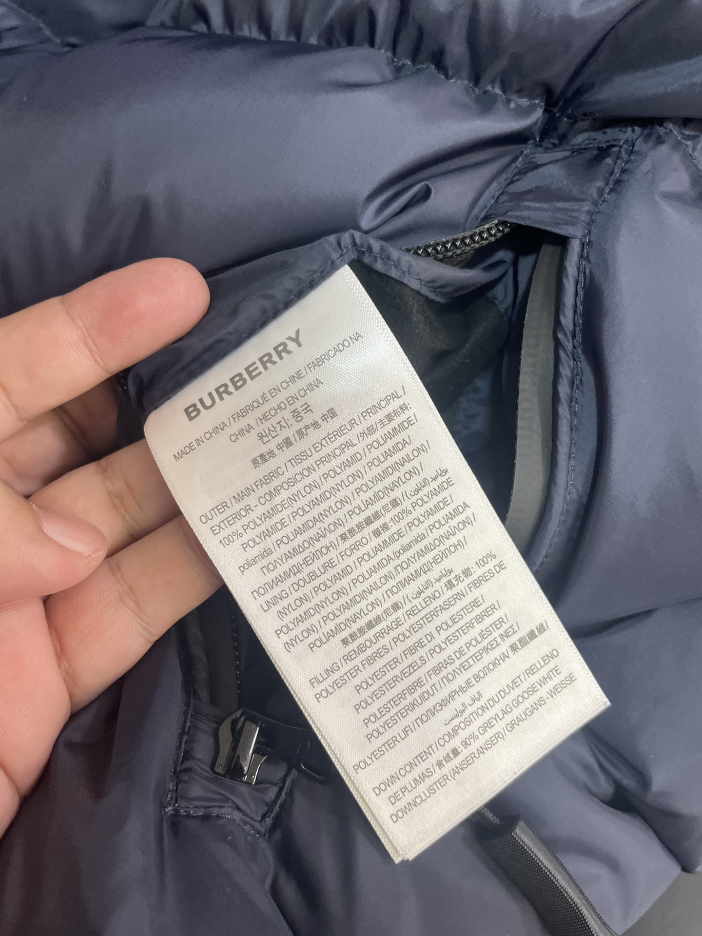 Burberry down jacket, detachable sleeves, black and red plaid. Colors: black, khaki. Sizes: S to XXL.-Big cat