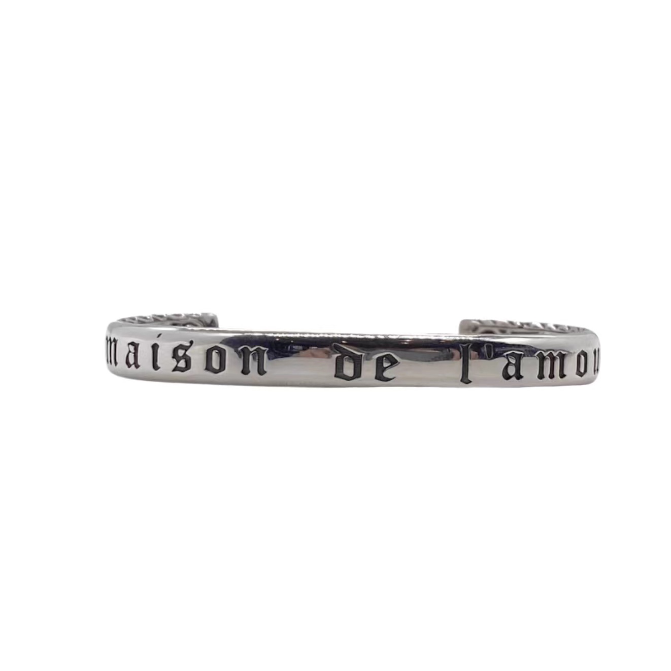 NO:104334,GUCCI Maison de l'Amour bracelet, sterling silver, retro, old lettering, Arabic engraving, logo design, open shape, fashionable matching, luxury and sexy size: one size, Gucci bracelet, gucci, gucci, bracelet, pure silver19860909GUCCI古驰 Maison de l'Amour手镯 纯银材质 复古做旧 字母刻字 阿拉伯刻花 标志设计 开口造型时尚搭配奢侈性感  size:均码,古驰手镯,gucci,gucci,bracelet,pure silver,Jewelry
