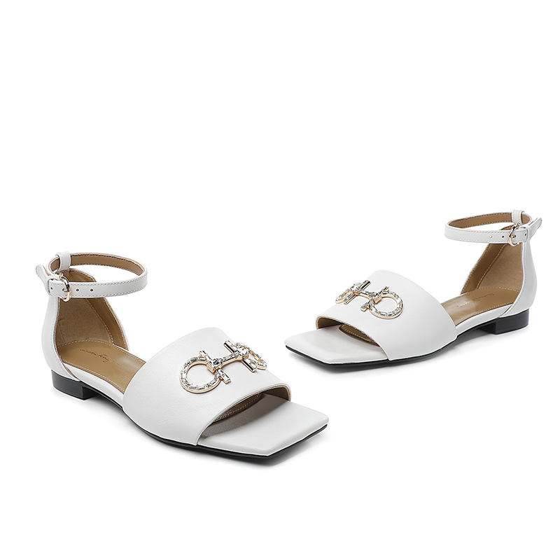White Piel de vaca Suela de goma: P220m Suela de cuero: P255m Yardage: 35-44 Nº de fábrica: 959-81 M