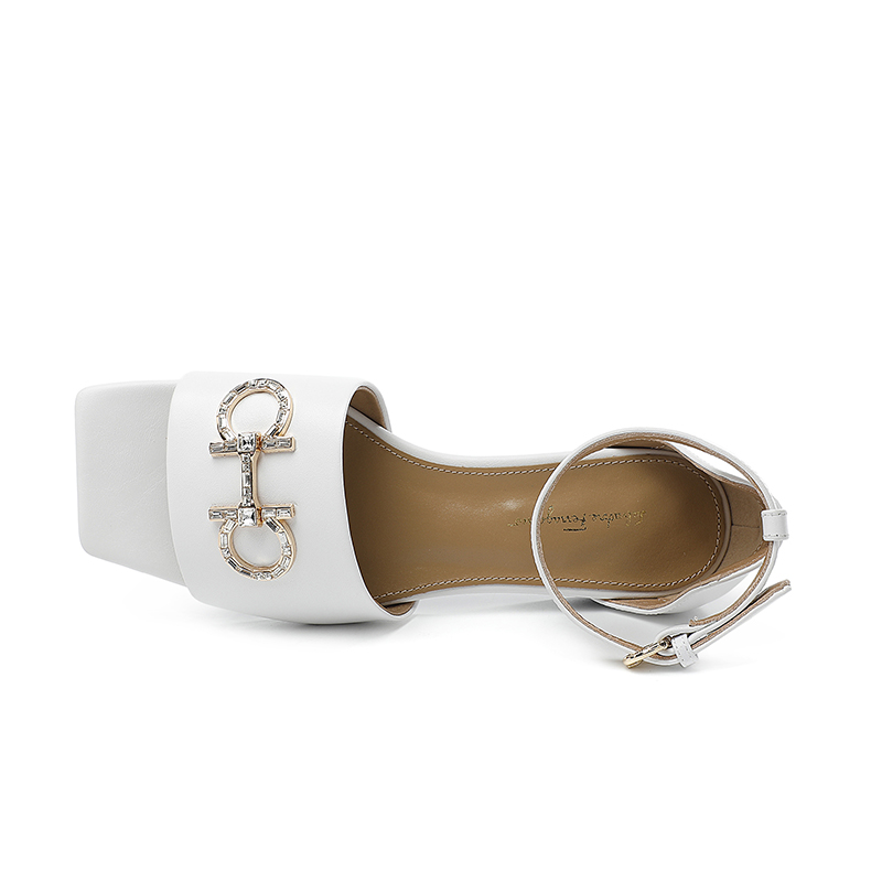 White Piel de vaca Suela de goma: P220m Suela de cuero: P255m Yardage: 35-44 Nº de fábrica: 959-81 M