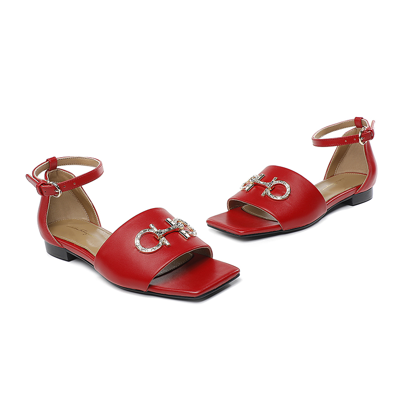 Rojo Piel de vaca Suela de goma: P220m Suela de cuero: P255m Yardage: 35-44 Nº de fábrica: 959-81 Ma