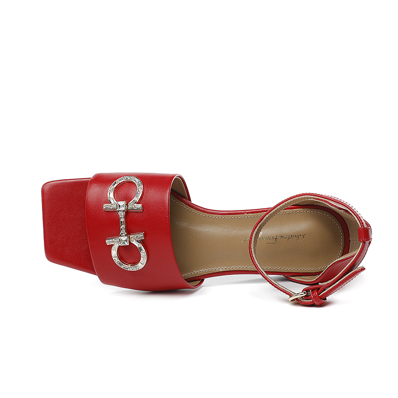 Rojo Piel de vaca Suela de goma: P220m Suela de cuero: P255m Yardage: 35-44 Nº de fábrica: 959-81 Ma