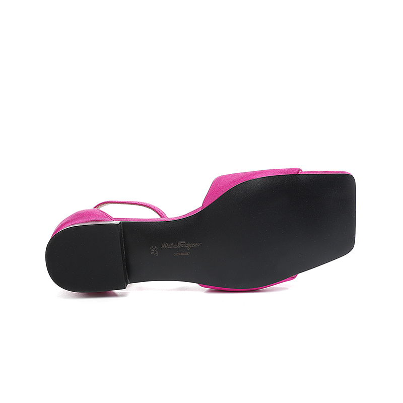 Suela de goma de satén rojo rosa: P220m Suela de cuero: P255m Yardage: 35-44 Nº de fábrica: 959-81 M
