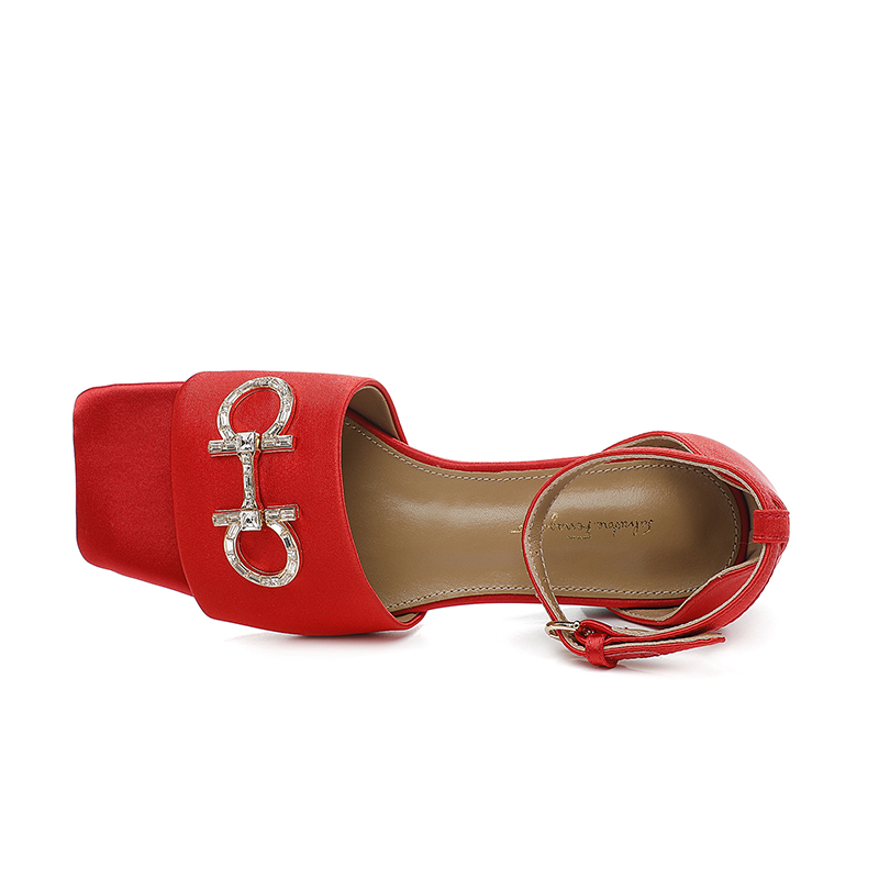 Rojo Sateen Suela de caucho: P220m Suela de cuero: P255m Yardage: 35-44 Nº de fábrica: 959-81 Materi