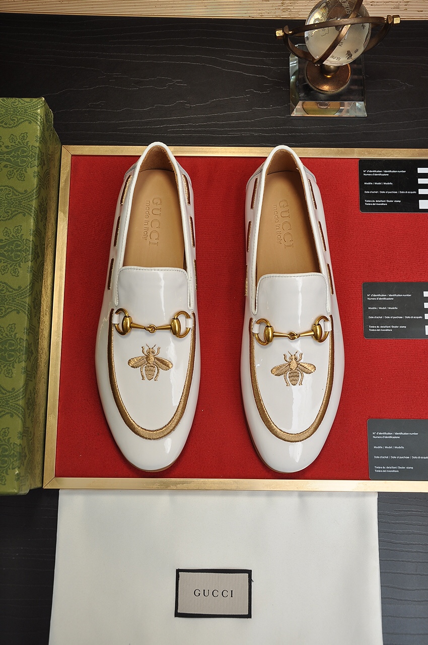 J5  Gucci  古奇  高端牛里 Gucci——顶级版本 Gucci  古奇 经典休闲皮鞋选用进口原版牛皮，内里头层舒适牛皮内里原版耐磨橡胶大底高品质精品码数38-44