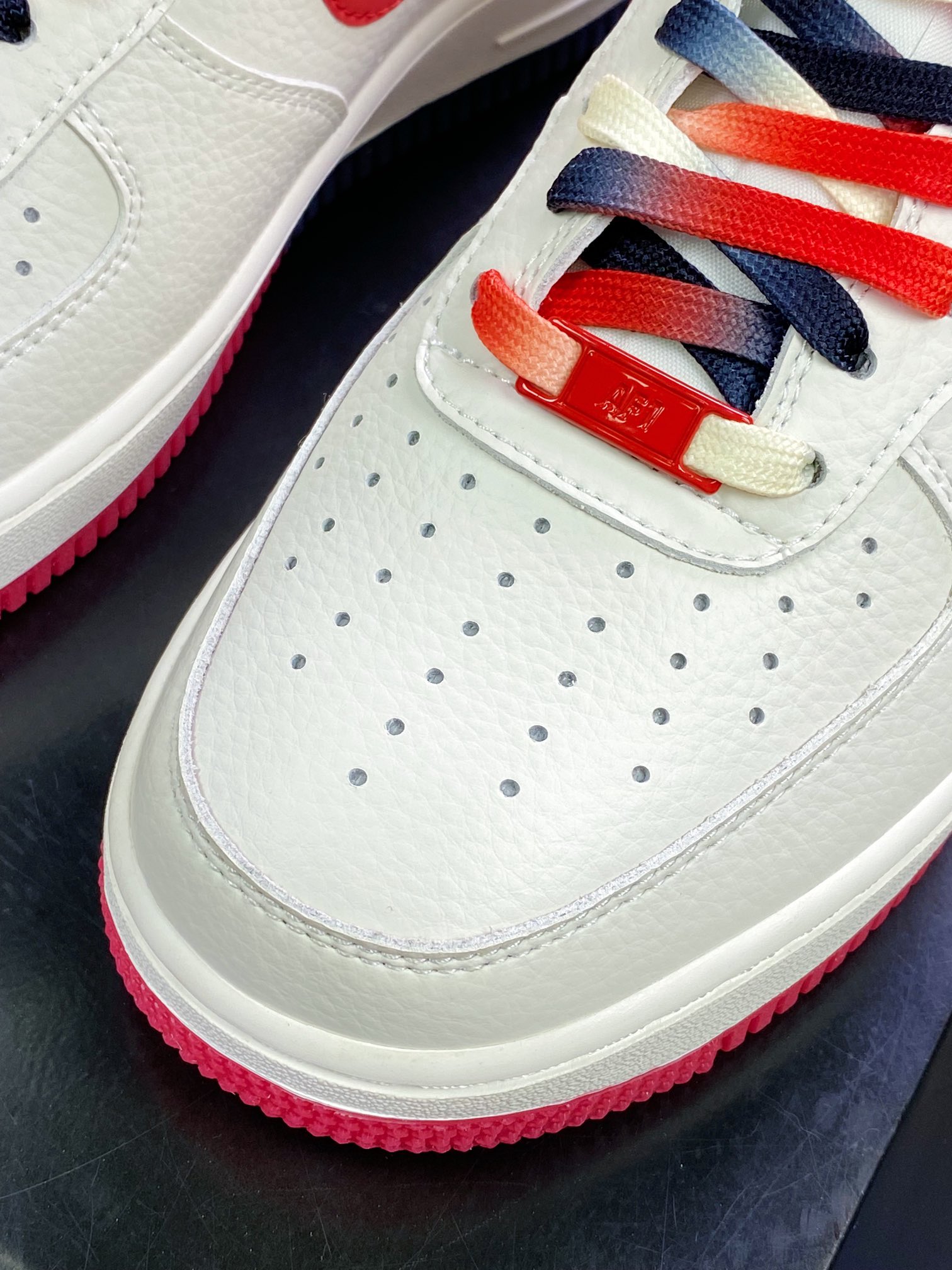 260 耐克Air Force 1’07 QS”Sail/Black/Red/Chicago Bullss”空军一号CH2806-306