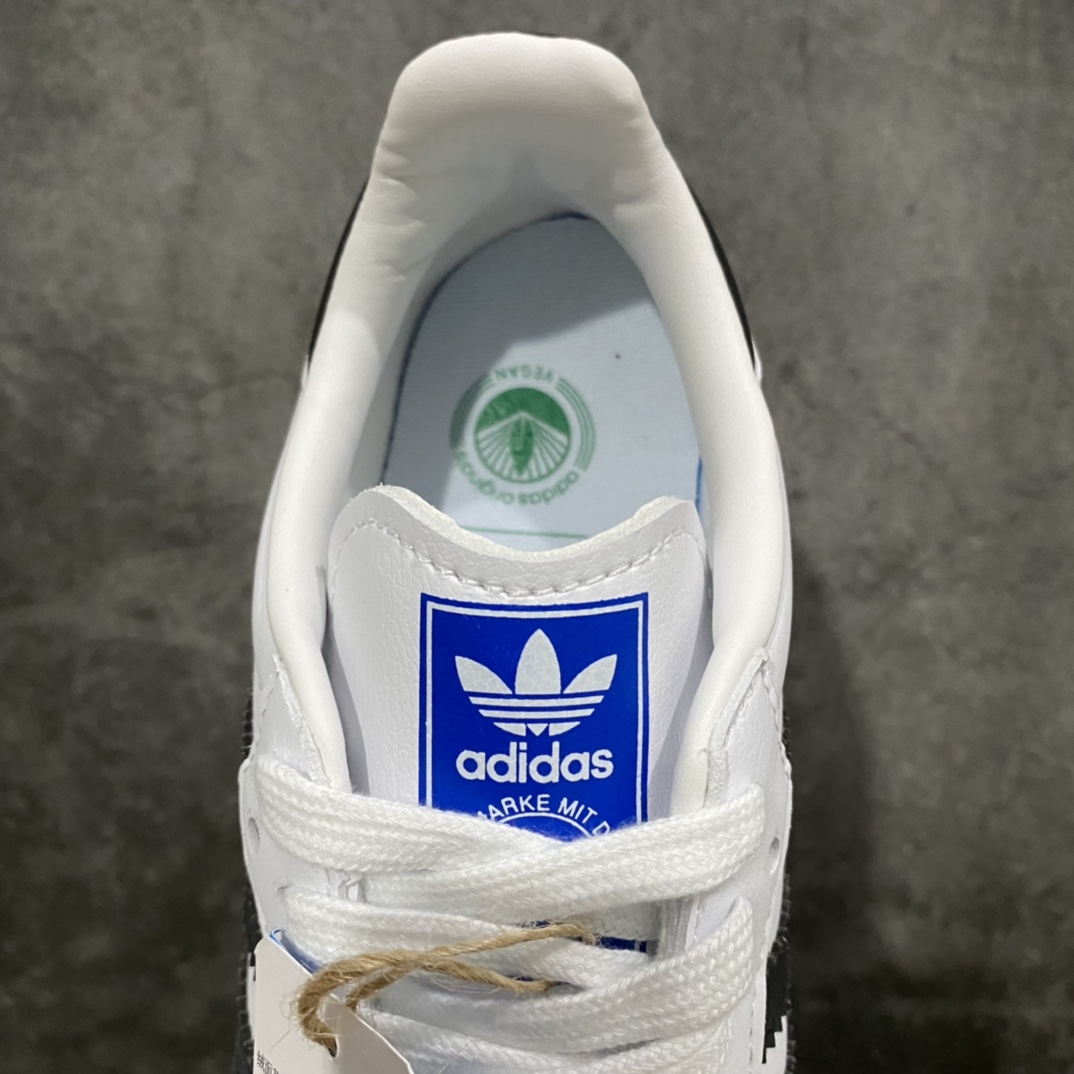 图片[8]-AD Samba OG FT 桑巴白黑板鞋 B75806 这款桑巴鞋展示了高质量的工艺 带有装饰的超锁缝制和无缝的手感 柔软、柔软的皮革造型和标志性的3条纹完成了精致的外观 正规合身鞋带 鞋面上有绒面鞋垫 橡胶鞋底 享受正畸套筒软感 自50年代首次亮相以来就一直在赢得粉丝的青睐 尺码：36 36.5 37.5 38 38.5 39 40 40.5 41 42 42.5 43 44 44.5 45-选品中心