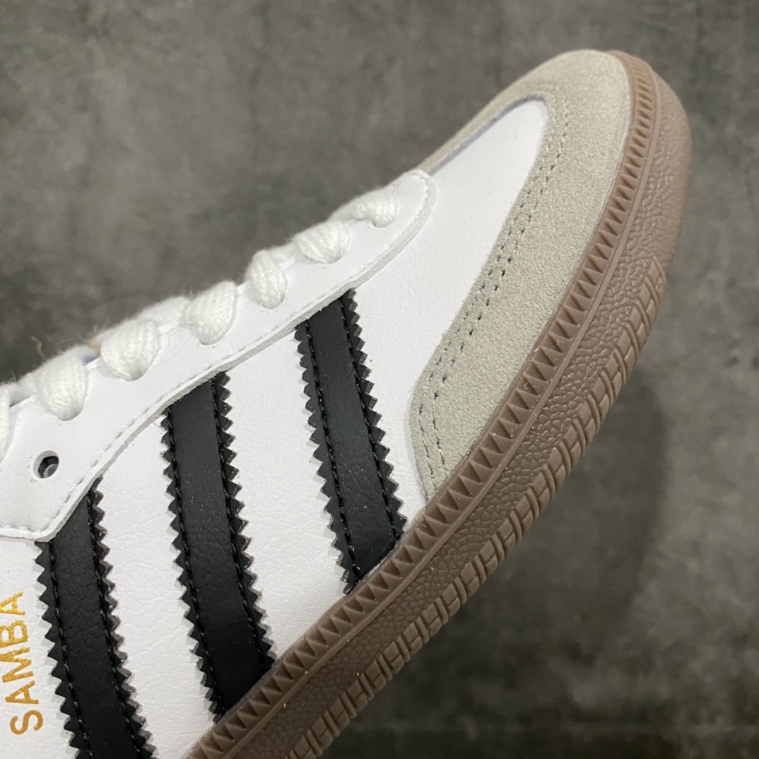 图片[6]-AD Samba OG FT 桑巴白黑板鞋 B75806 这款桑巴鞋展示了高质量的工艺 带有装饰的超锁缝制和无缝的手感 柔软、柔软的皮革造型和标志性的3条纹完成了精致的外观 正规合身鞋带 鞋面上有绒面鞋垫 橡胶鞋底 享受正畸套筒软感 自50年代首次亮相以来就一直在赢得粉丝的青睐 尺码：36 36.5 37.5 38 38.5 39 40 40.5 41 42 42.5 43 44 44.5 45-选品中心