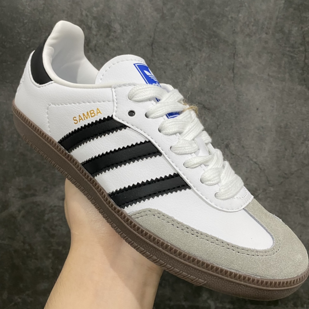 图片[3]-AD Samba OG FT 桑巴白黑板鞋 B75806 这款桑巴鞋展示了高质量的工艺 带有装饰的超锁缝制和无缝的手感 柔软、柔软的皮革造型和标志性的3条纹完成了精致的外观 正规合身鞋带 鞋面上有绒面鞋垫 橡胶鞋底 享受正畸套筒软感 自50年代首次亮相以来就一直在赢得粉丝的青睐 尺码：36 36.5 37.5 38 38.5 39 40 40.5 41 42 42.5 43 44 44.5 45-选品中心