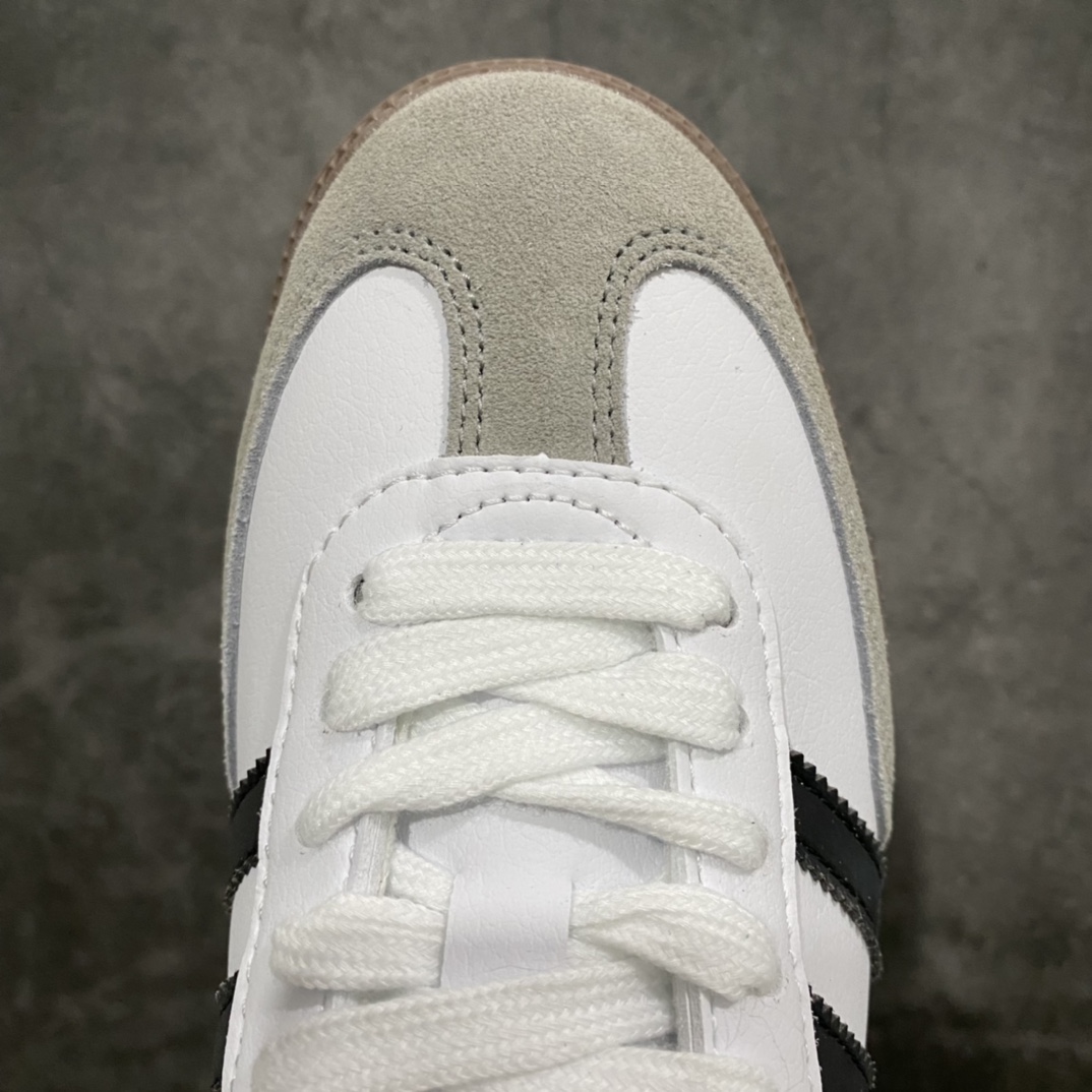 图片[5]-AD Samba OG FT 桑巴白黑板鞋 B75806 这款桑巴鞋展示了高质量的工艺 带有装饰的超锁缝制和无缝的手感 柔软、柔软的皮革造型和标志性的3条纹完成了精致的外观 正规合身鞋带 鞋面上有绒面鞋垫 橡胶鞋底 享受正畸套筒软感 自50年代首次亮相以来就一直在赢得粉丝的青睐 尺码：36 36.5 37.5 38 38.5 39 40 40.5 41 42 42.5 43 44 44.5 45-选品中心