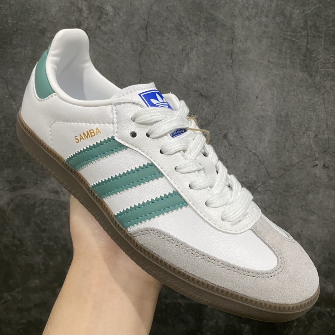 图片[3]-AD Samba OG FT 桑巴白绿板鞋 EF6552 这款桑巴鞋展示了高质量的工艺 带有装饰的超锁缝制和无缝的手感 柔软、柔软的皮革造型和标志性的3条纹完成了精致的外观 正规合身鞋带 鞋面上有绒面鞋垫 橡胶鞋底 享受正畸套筒软感 自50年代首次亮相以来就一直在赢得粉丝的青睐 尺码：36 36.5 37.5 38 38.5 39 40 40.5 41 42 42.5 43 44 44.5 45-选品中心