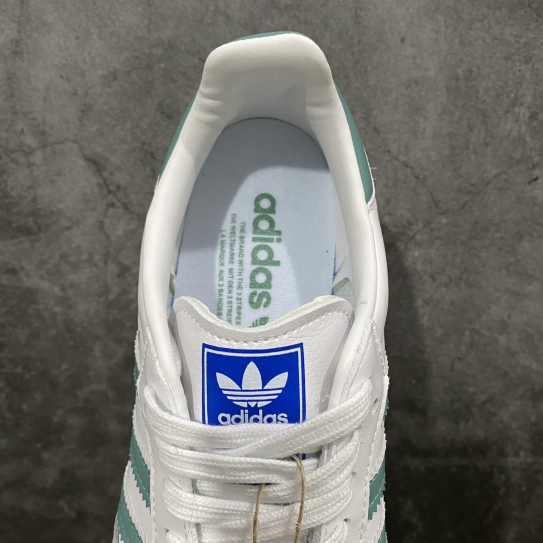 图片[8]-AD Samba OG FT 桑巴白绿板鞋 EF6552 这款桑巴鞋展示了高质量的工艺 带有装饰的超锁缝制和无缝的手感 柔软、柔软的皮革造型和标志性的3条纹完成了精致的外观 正规合身鞋带 鞋面上有绒面鞋垫 橡胶鞋底 享受正畸套筒软感 自50年代首次亮相以来就一直在赢得粉丝的青睐 尺码：36 36.5 37.5 38 38.5 39 40 40.5 41 42 42.5 43 44 44.5 45-选品中心