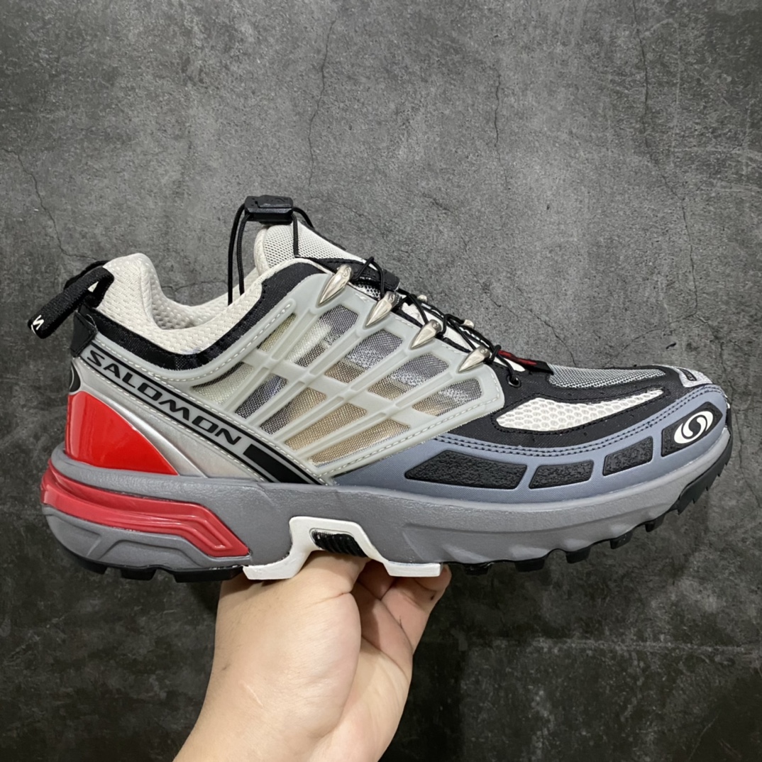 东莞原厂版 法国户外品牌 萨洛蒙 Salomon ACS Pro Advanced 低帮 银红 户外机能功能鞋 轮廓汲取2000年代中期的越野跑鞋设计为灵感,全鞋以灰红为主,鞋带孔眼的金属银成为瞩目焦点。从后跟至鞋尖部分饰有多处品牌标志,呈现强烈的识别元素,后跟双拉环设计同时也作为特色设计。 采用原厂高性能结构鞋面提供稳固支撑性 Air Flow 空气循环特性 原装牛角扣系带开合 原装欧索莱环保去臭环型组合鞋垫 原厂三层双层组合橡胶ACS科技全地形锯齿防滑大底 白敬亭同款,来自千禧年的革新 货号:415537-28 尺码:40 40.5 41.5 42 42.5 43 44 44.5-选品中心