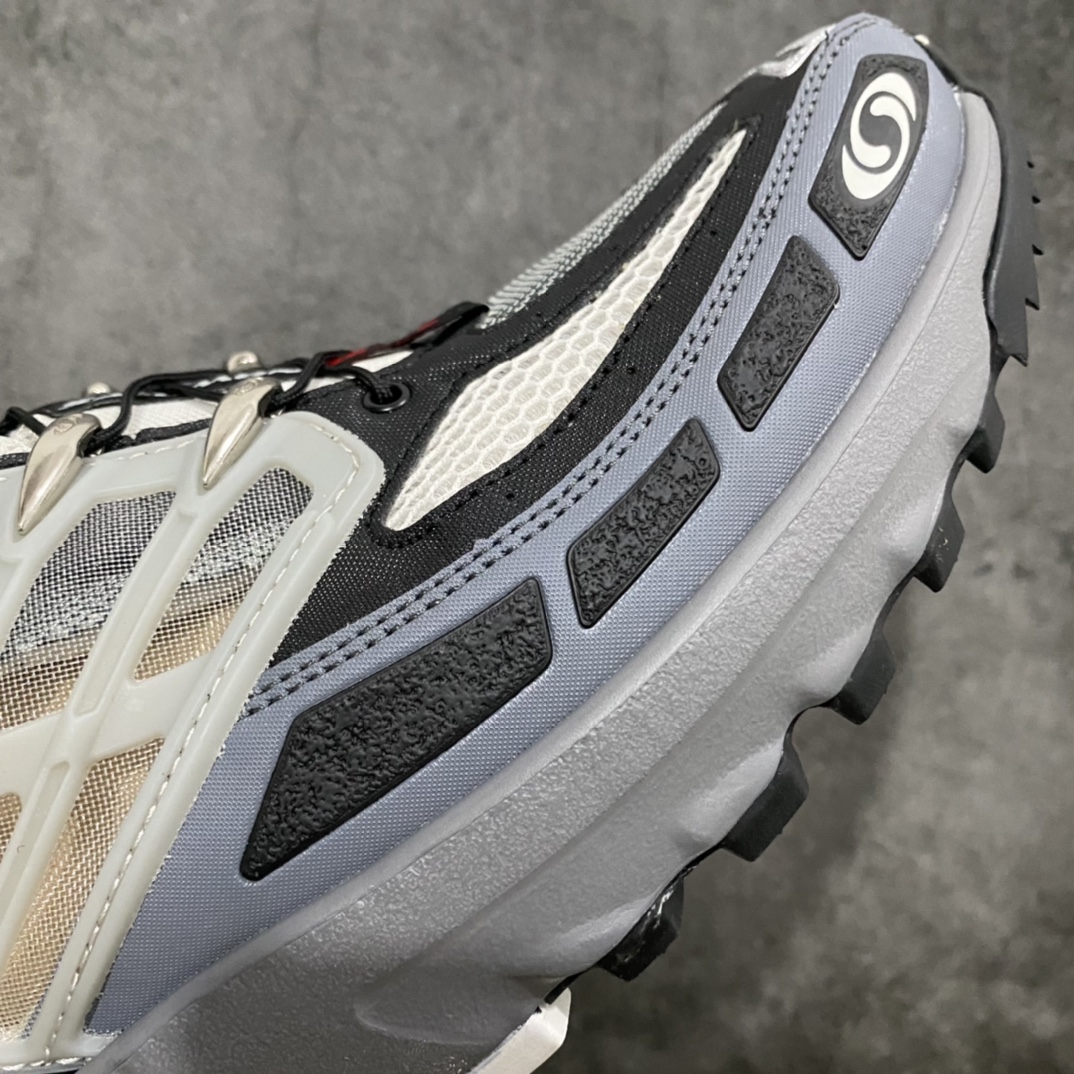 图片[6]-东莞原厂版 法国户外品牌 萨洛蒙 Salomon ACS Pro Advanced 低帮 银红 户外机能功能鞋 轮廓汲取2000年代中期的越野跑鞋设计为灵感，全鞋以灰红为主，鞋带孔眼的金属银成为瞩目焦点。从后跟至鞋尖部分饰有多处品牌标志，呈现强烈的识别元素，后跟双拉环设计同时也作为特色设计。 采用原厂高性能结构鞋面提供稳固支撑性 Air Flow 空气循环特性 原装牛角扣系带开合 原装欧索莱环保去臭环型组合鞋垫 原厂三层双层组合橡胶ACS科技全地形锯齿防滑大底 白敬亭同款，来自千禧年的革新 货号：415537-28 尺码：40 40.5 41.5 42 42.5 43 44 44.5-选品中心