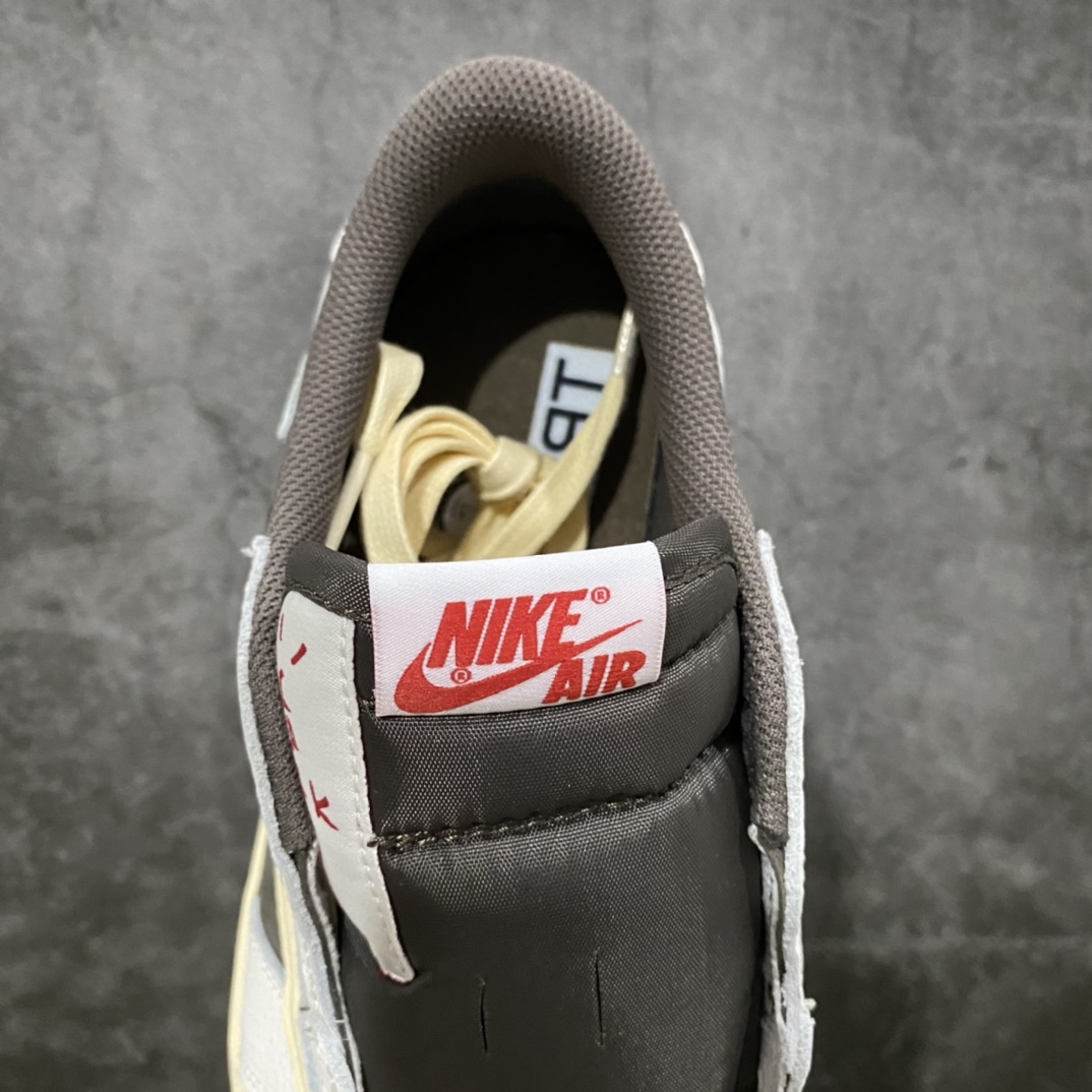 图片[8]-原厂皮批次Air Jordan 1 x Travis Scott AJ1白棕倒钩低帮3.0 货号：DM7866-140 全鞋使用原厂皮只做 皮料质感卡色与原鞋一致 清洁度还行 相对顶级裁边处轻微毛边不影响 后跟刺绣达标 鞋型到位 正确打蜡鞋带（相对顶级会粗一点点） 总体来说这款品质在中上等，优势是使用原厂皮制作的，材料上面不偷工减料，价格合理性价比很高！ 尺码：36-47.5-选品中心