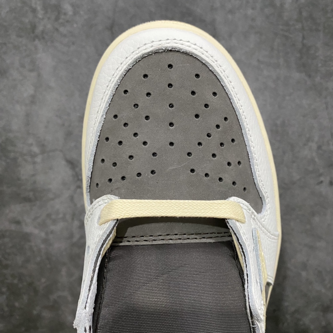 图片[5]-原厂皮批次Air Jordan 1 x Travis Scott AJ1白棕倒钩低帮3.0 货号：DM7866-140 全鞋使用原厂皮只做 皮料质感卡色与原鞋一致 清洁度还行 相对顶级裁边处轻微毛边不影响 后跟刺绣达标 鞋型到位 正确打蜡鞋带（相对顶级会粗一点点） 总体来说这款品质在中上等，优势是使用原厂皮制作的，材料上面不偷工减料，价格合理性价比很高！ 尺码：36-47.5-选品中心