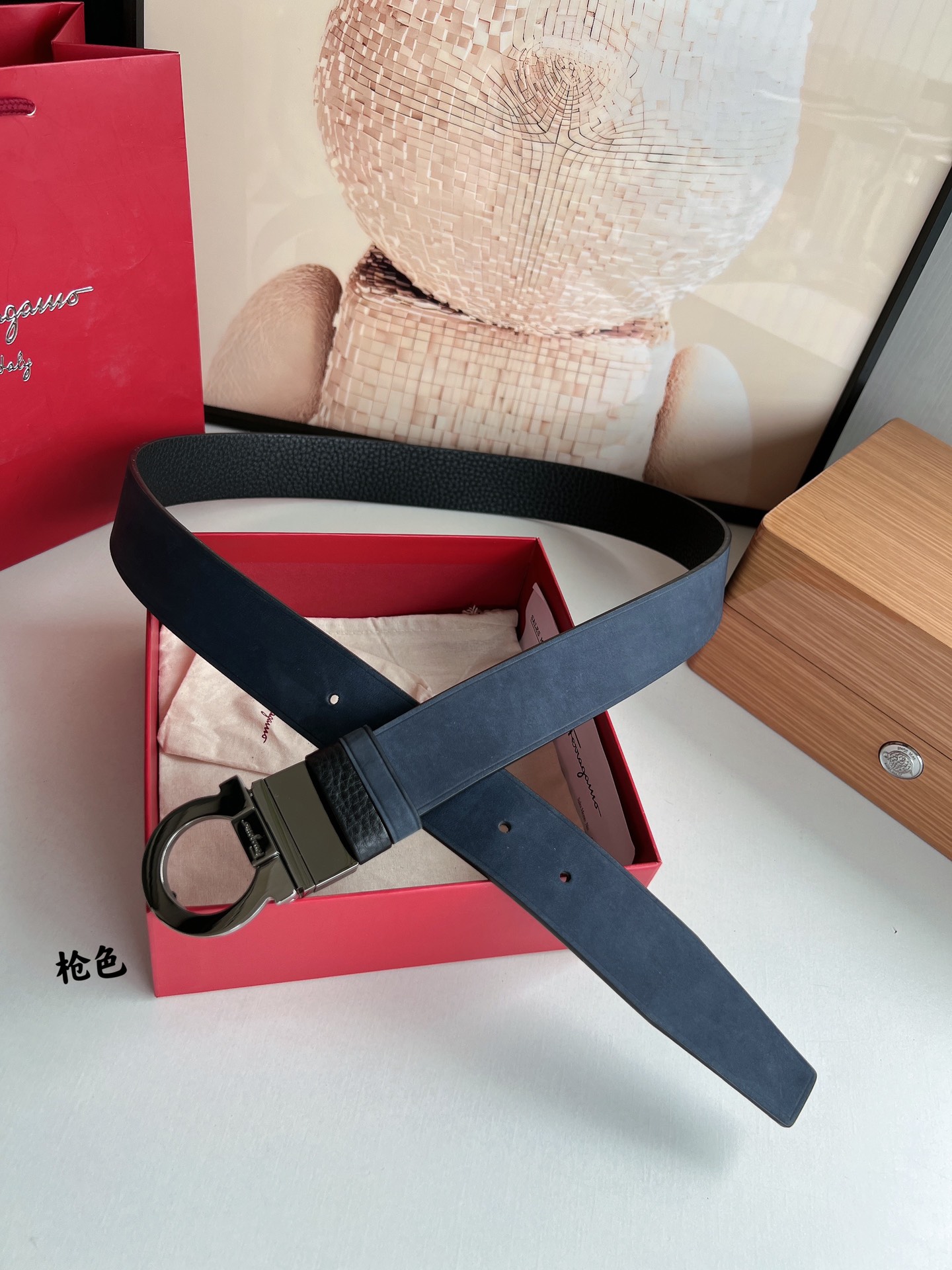 Salvatore  Ferragamo菲拉格慕男士3.5cm专柜旋转金属夹扣，进口头层牛皮甩纹绒面内衬腰带