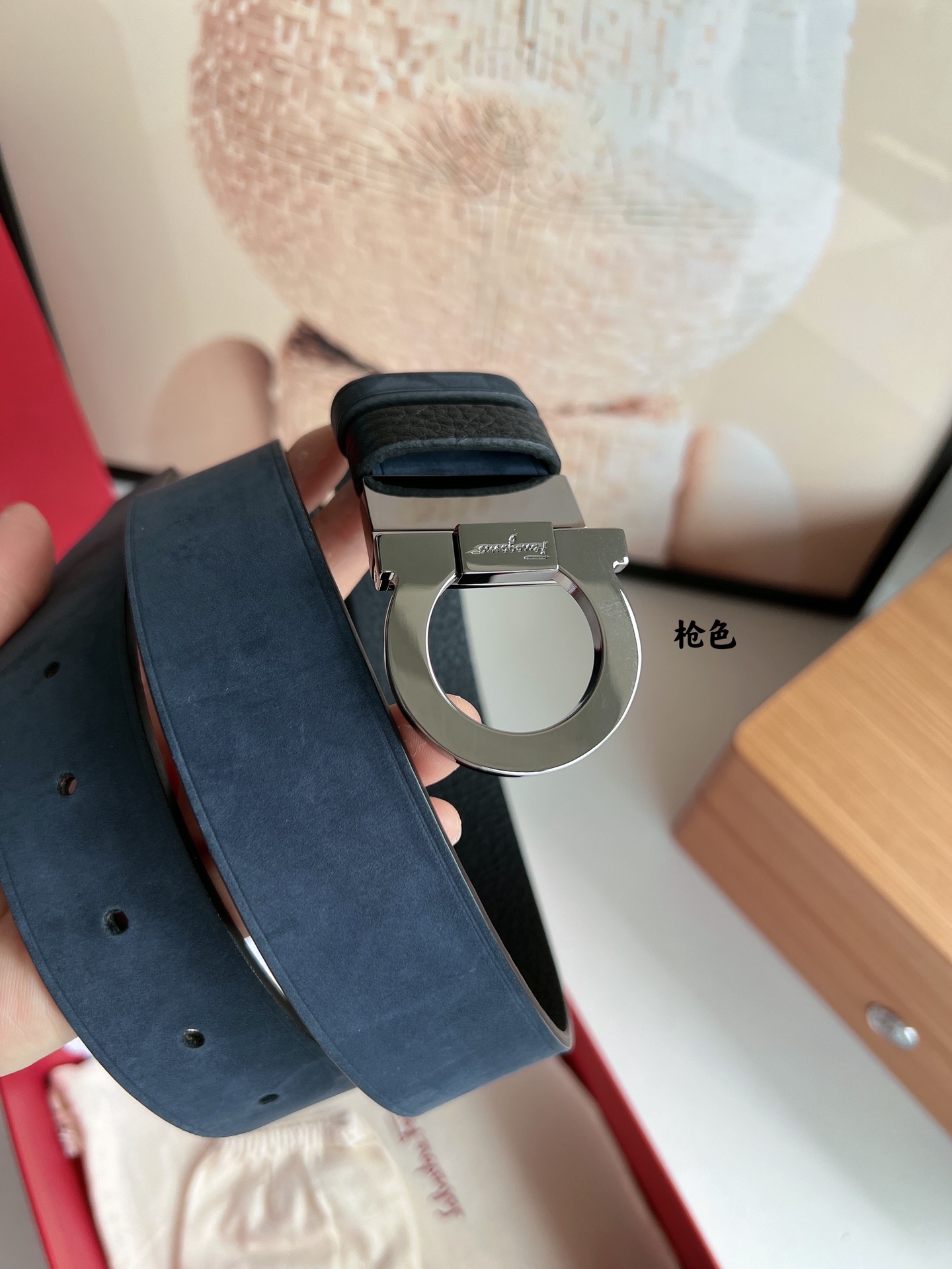 Salvatore  Ferragamo菲拉格慕男士3.5cm专柜旋转金属夹扣，进口头层牛皮甩纹绒面内衬腰带