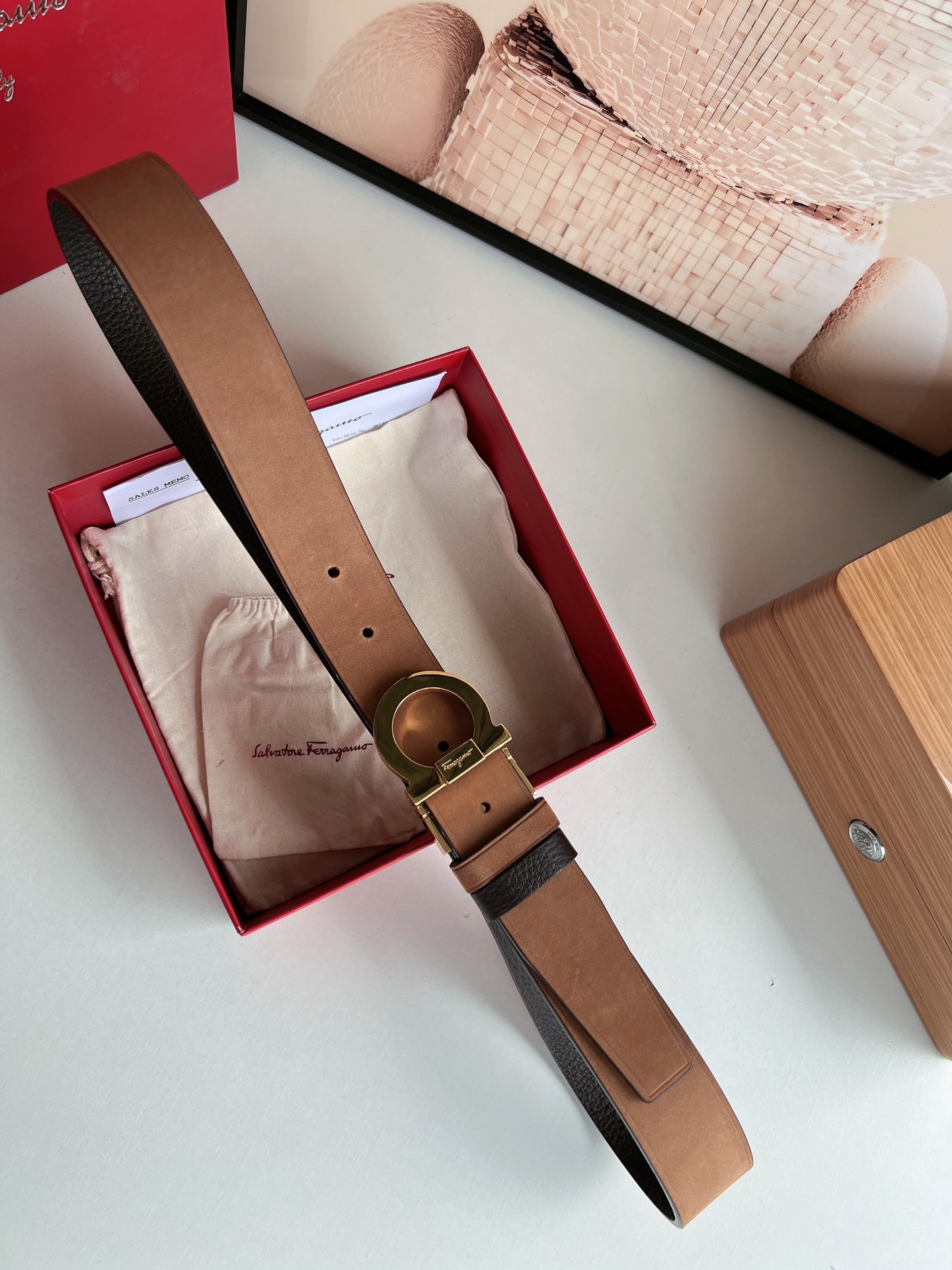 Salvatore  Ferragamo菲拉格慕男士3.5cm专柜旋转金属夹扣，进口头层牛皮甩纹绒面内衬腰带