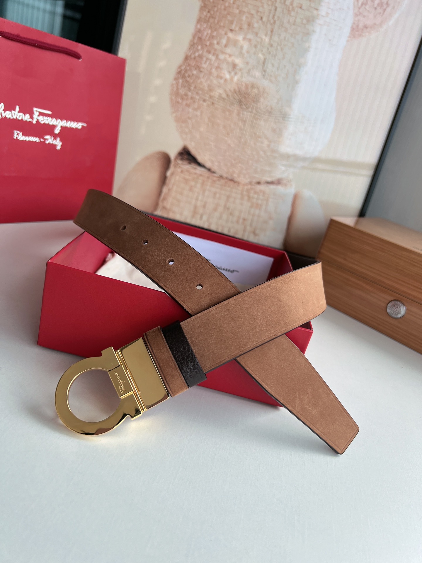 Salvatore  Ferragamo菲拉格慕男士3.5cm专柜旋转金属夹扣，进口头层牛皮甩纹绒面内衬腰带