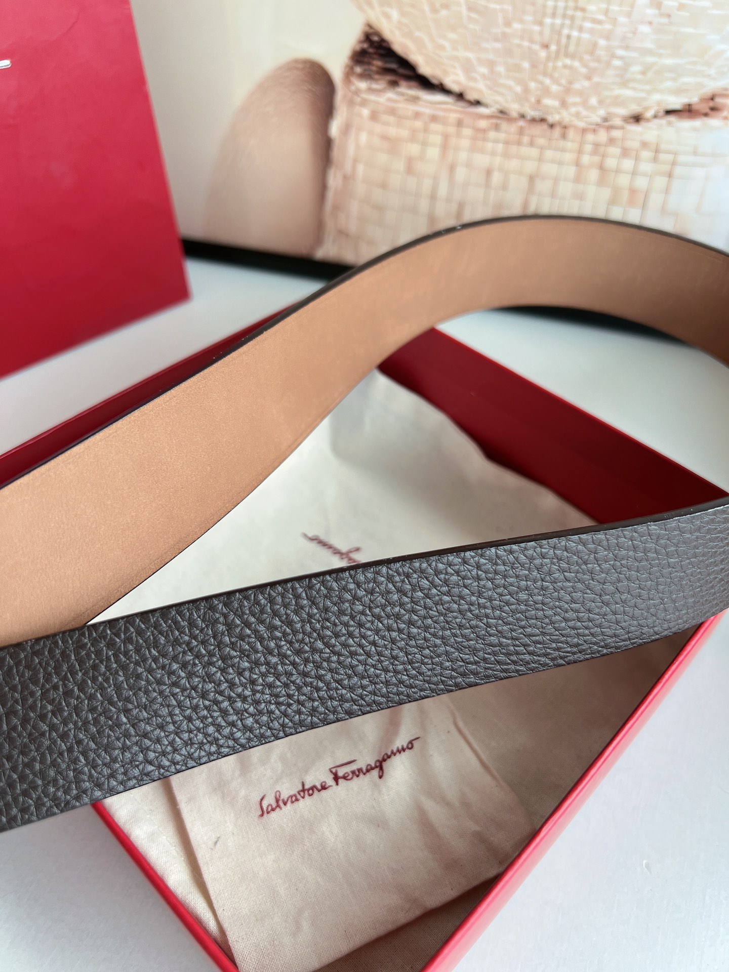 Salvatore  Ferragamo菲拉格慕男士3.5cm专柜旋转金属夹扣，进口头层牛皮甩纹绒面内衬腰带