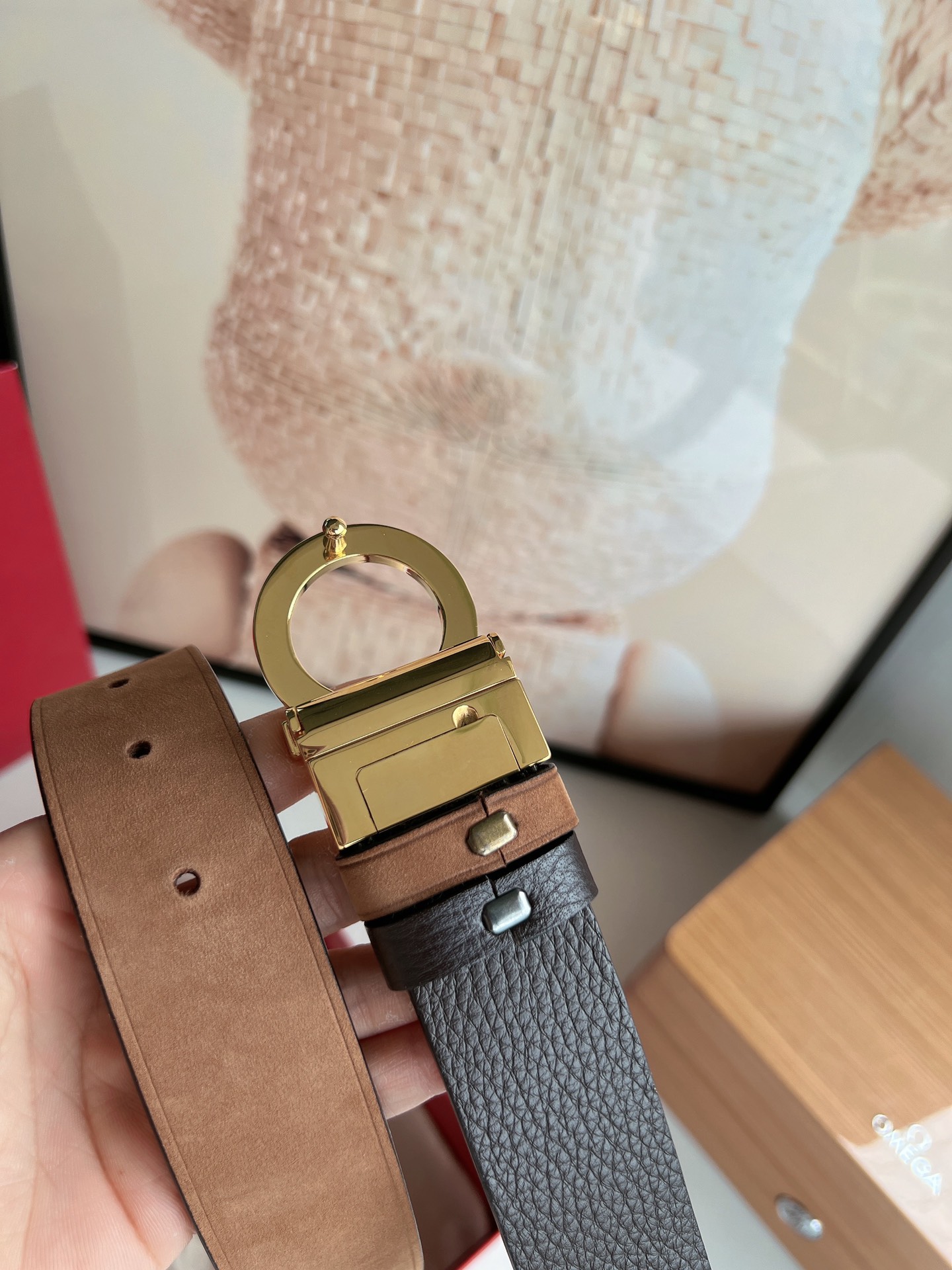 Salvatore  Ferragamo菲拉格慕男士3.5cm专柜旋转金属夹扣，进口头层牛皮甩纹绒面内衬腰带