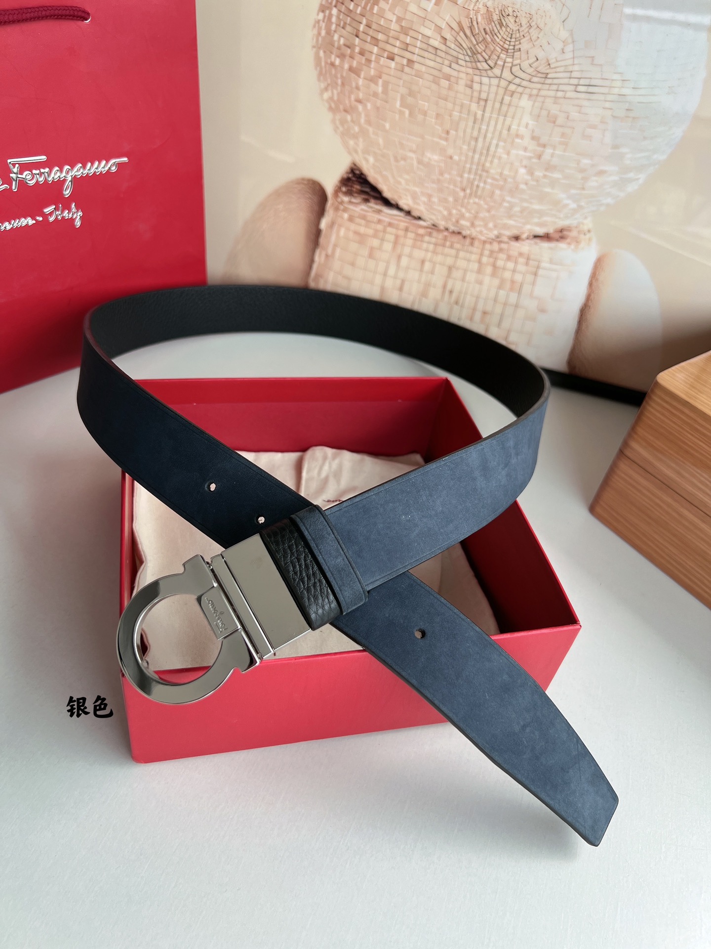 Salvatore  Ferragamo菲拉格慕男士3.5cm专柜旋转金属夹扣，进口头层牛皮甩纹绒面内衬腰带
