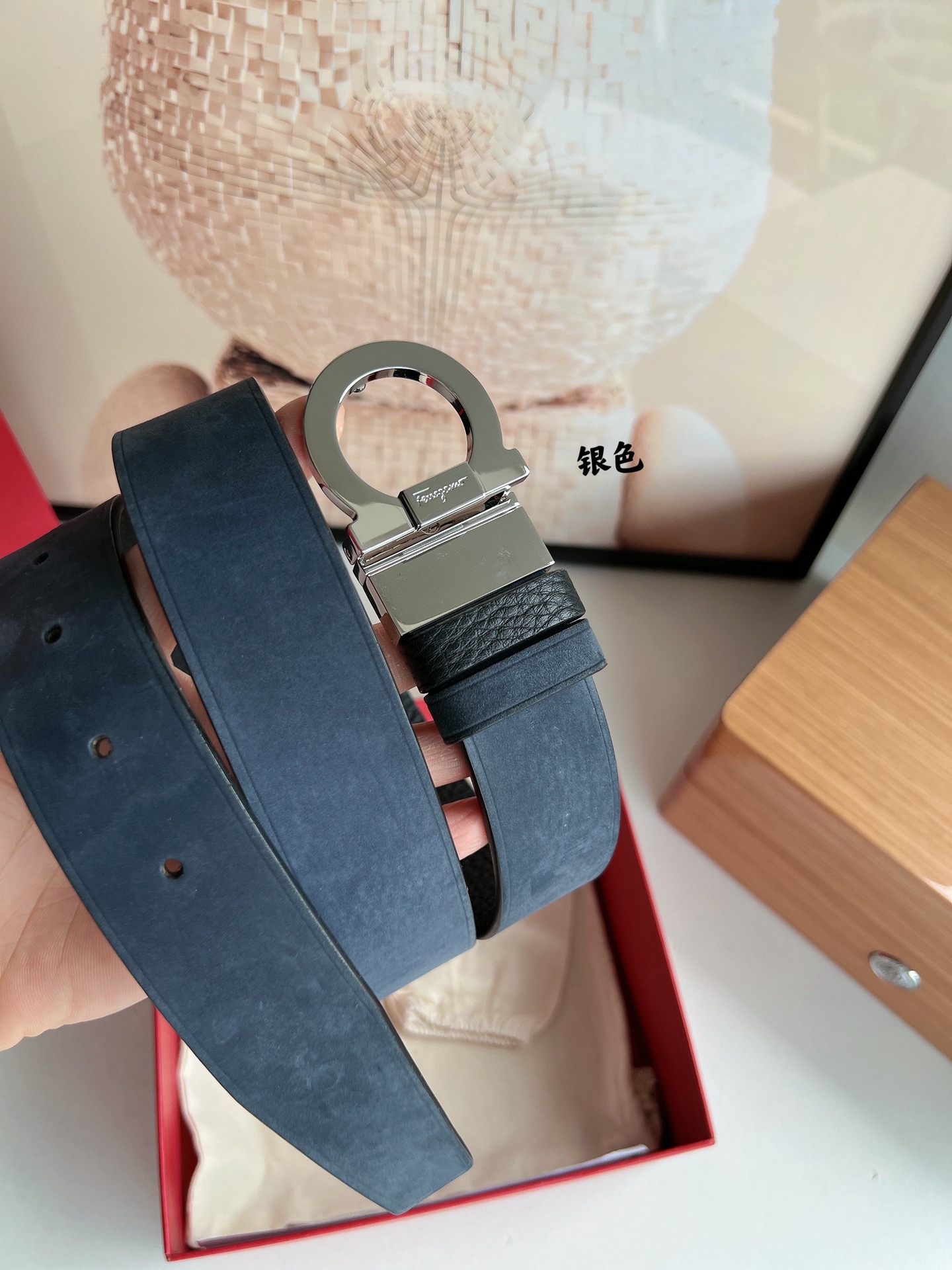 Salvatore  Ferragamo菲拉格慕男士3.5cm专柜旋转金属夹扣，进口头层牛皮甩纹绒面内衬腰带