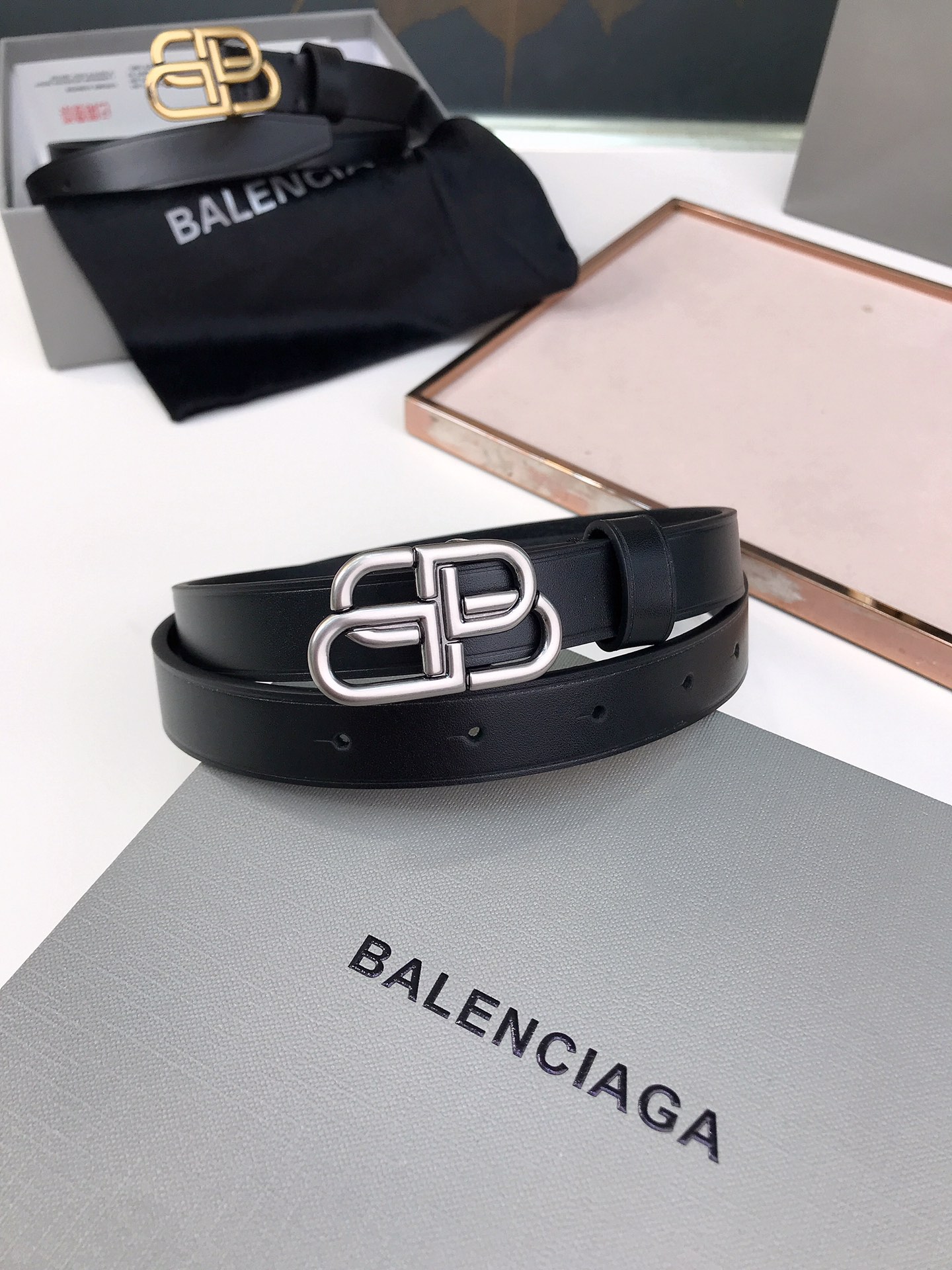 High-End Retrologo Belt with Italian Calveskin and Sperm Buttons, 2.0 cm Width - 图片 1
