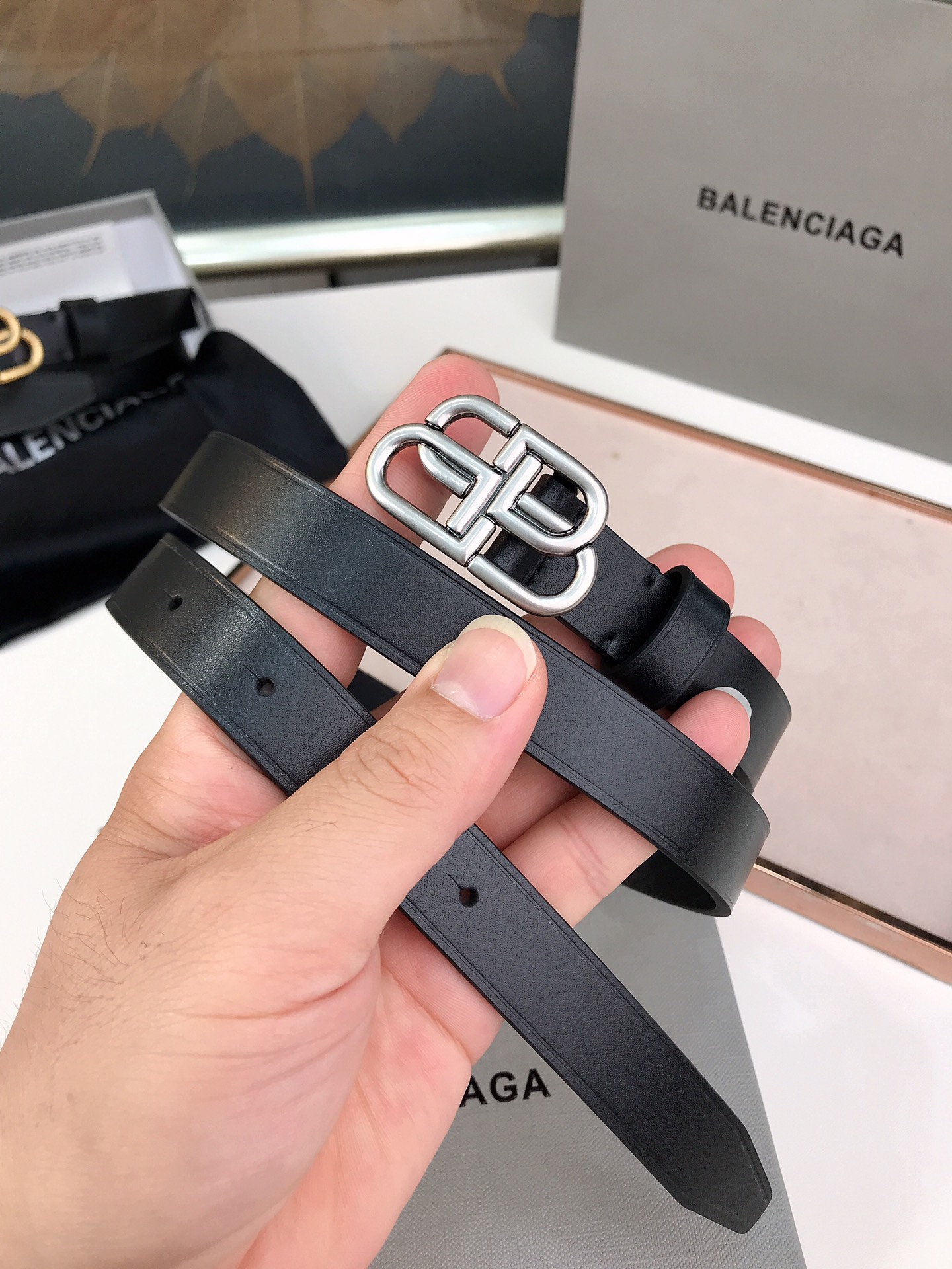 High-End Retrologo Belt with Italian Calveskin and Sperm Buttons, 2.0 cm Width - 图片 2