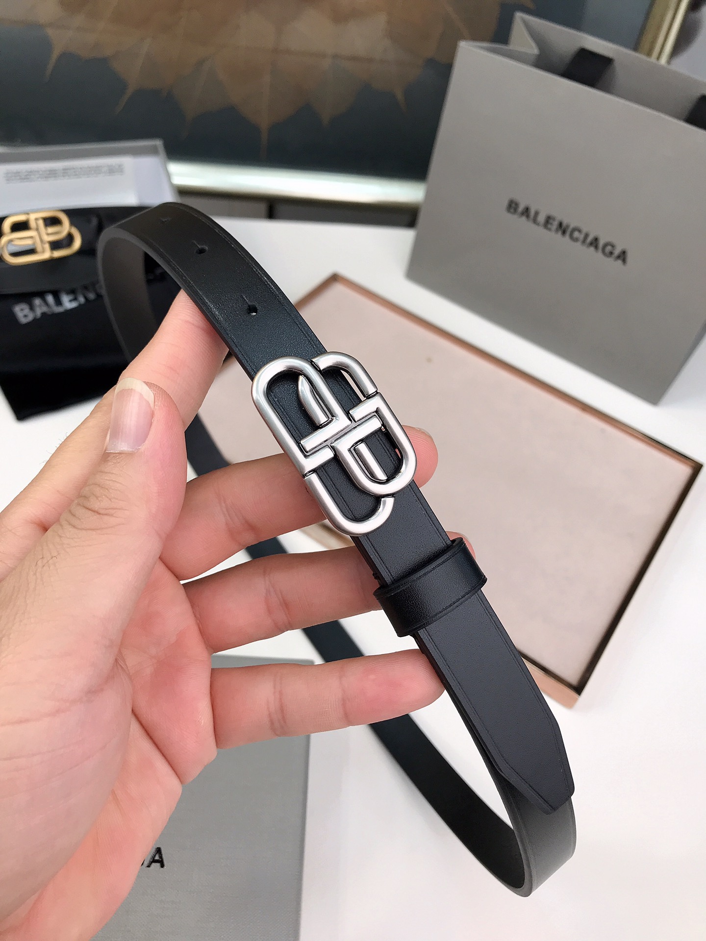 High-End Retrologo Belt with Italian Calveskin and Sperm Buttons, 2.0 cm Width - 图片 3