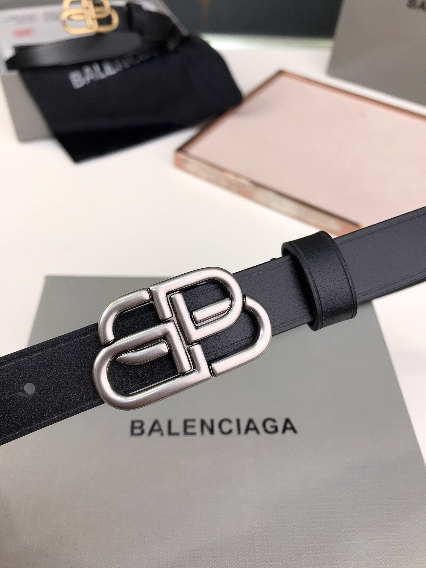 High-End Retrologo Belt with Italian Calveskin and Sperm Buttons, 2.0 cm Width - 图片 7