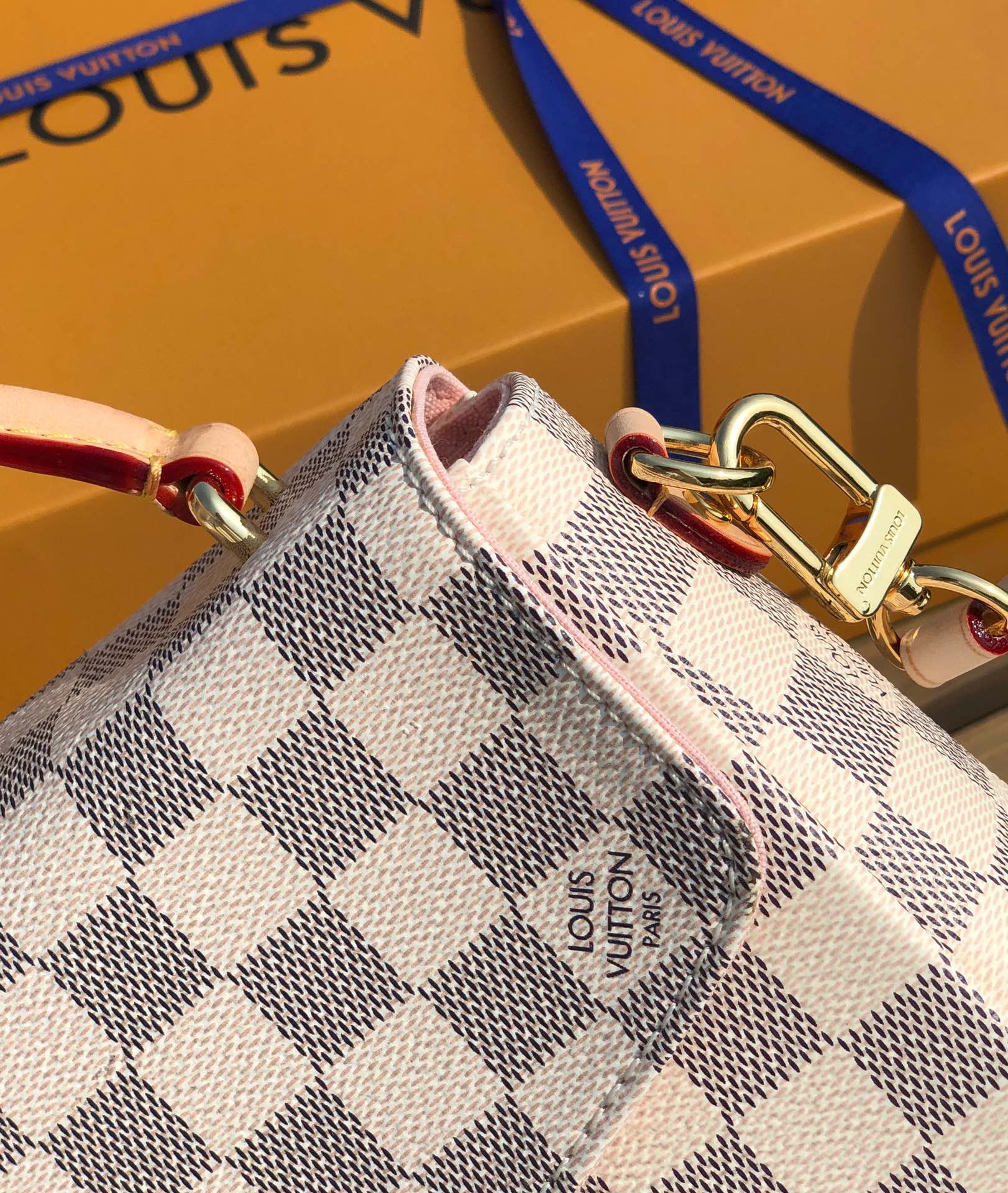 🌼 m41581尺寸25*17*9.5CM 之前就有好多人问这款L*V CROISETTE 棋盘格流苏邮