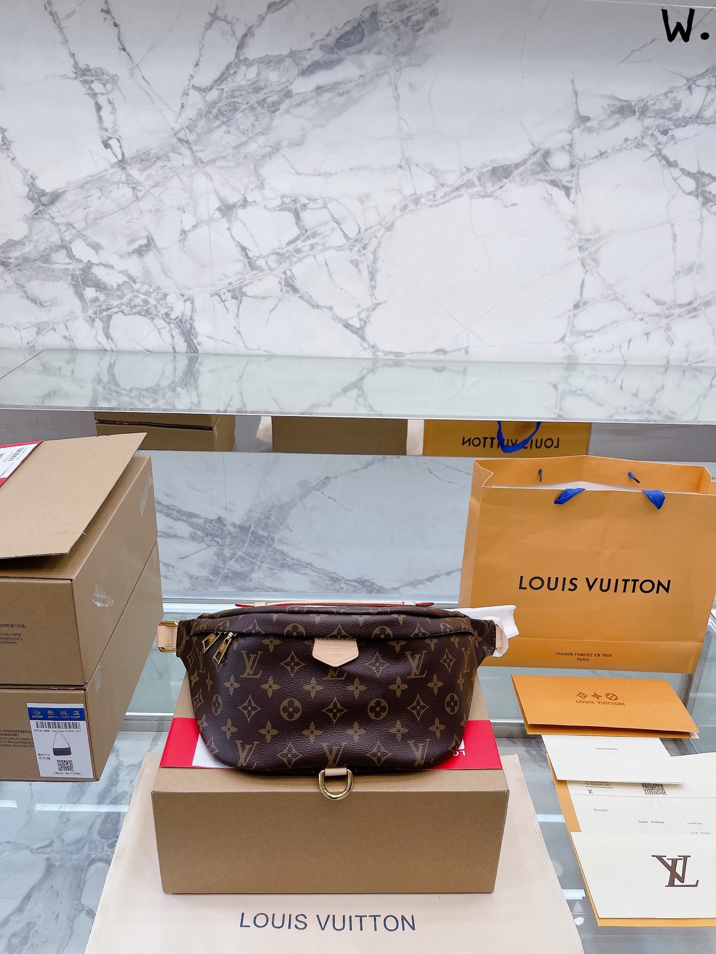 K0 原单品质 升级款 免税店包装 全套礼盒   Louis Vuitton 路易威登 LV  Bumbag 腰包 变色小牛皮  Louis Vuitton 路易威登 LV 专柜爆款系列多用款背胸包 腰包 斜挎包 一包多用哦 男女通用款哦 众多明星追捧的单品哦 原版面料五金 原单品质 内里超大容量出门旅游首选 超高回头率 尺寸 拉链开口长31cm