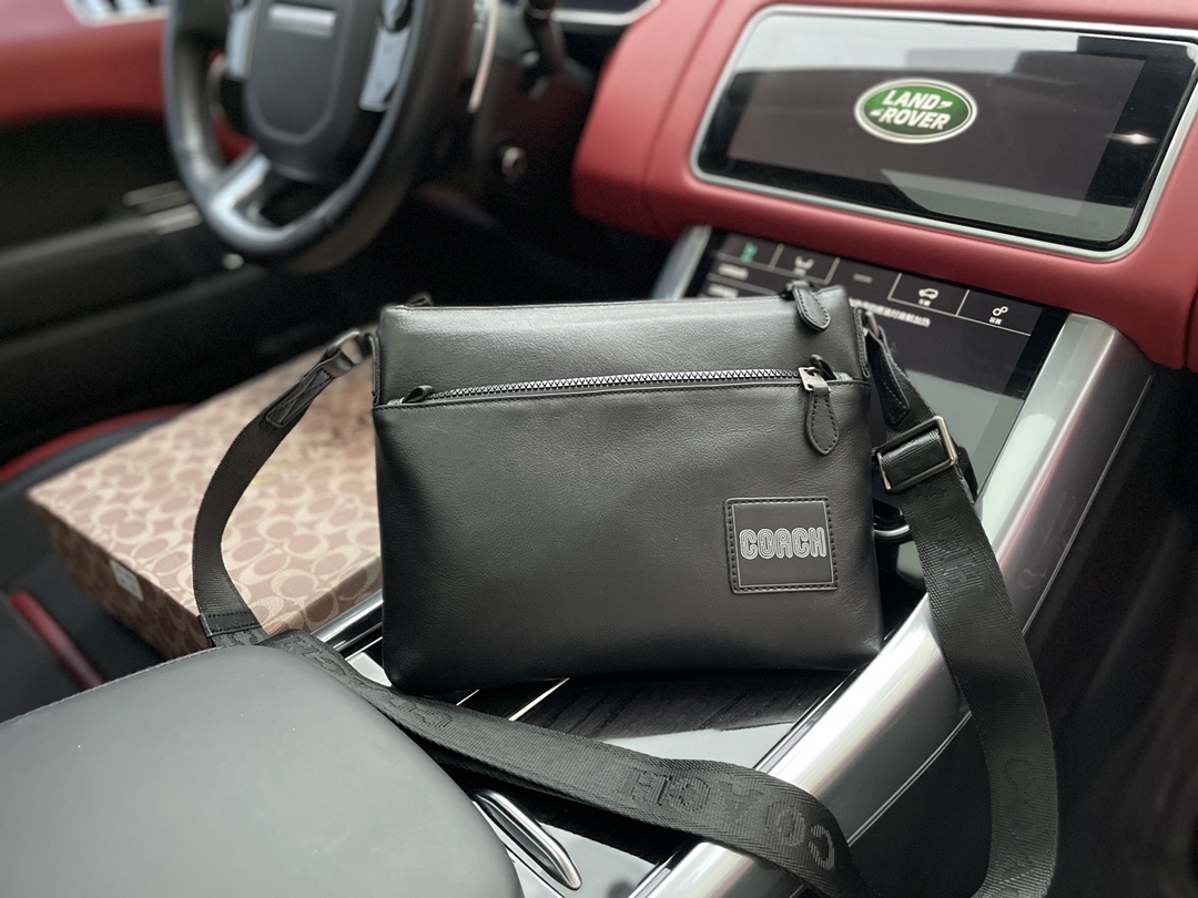 J5 “Coach Coach 蔻驰 ”单肩包进口头层纳帕小牛皮面料Graham Crossbody超高清五金logo标志、专用里内里。超顺滑拉链、油边超平滑、做工精致每个细节到位潮男必备款。配：礼品盒规格27/22/3cm