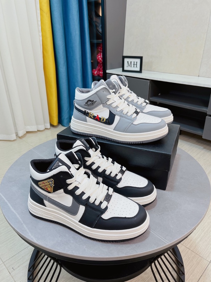 I5  Prada 普拉达 著名奢侈品牌,高端系列休闲男鞋,以经典的设计成为永不落幕的时尚宠儿,经典的休闲造型.采用进口牛皮拼接品牌发泡气垫大底,耐磨,轻便尺码38～44.