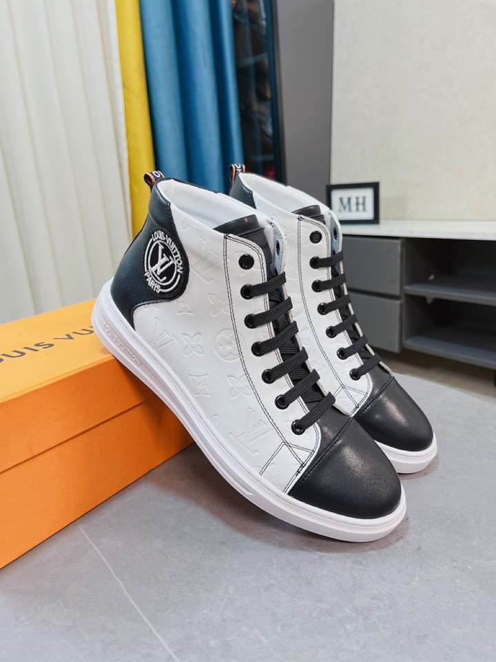 I5 Louis Vuitton 路易威登 LV 高帮休闲男鞋. 时尚潮男必备,香港专柜新品出炉, 大牌风范,欧美大师强力打造独特款式,上脚舒适,大底超柔软,超耐磨.给人视觉冲击感强.材料: 鞋面牛皮搭配印花胶料橡胶防滑大底,38一44