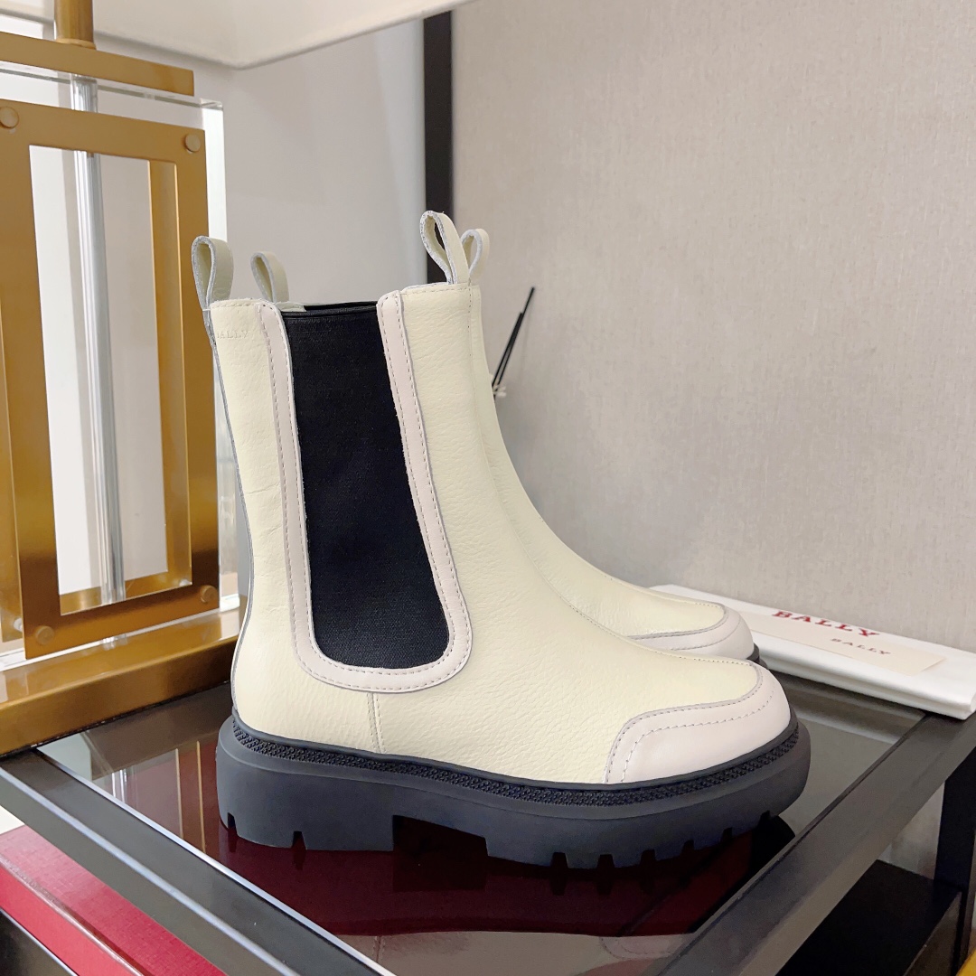 Ginny Leather Chelsea Boots: Contemporary Style with Loose Straps and Full Design - 图片 3