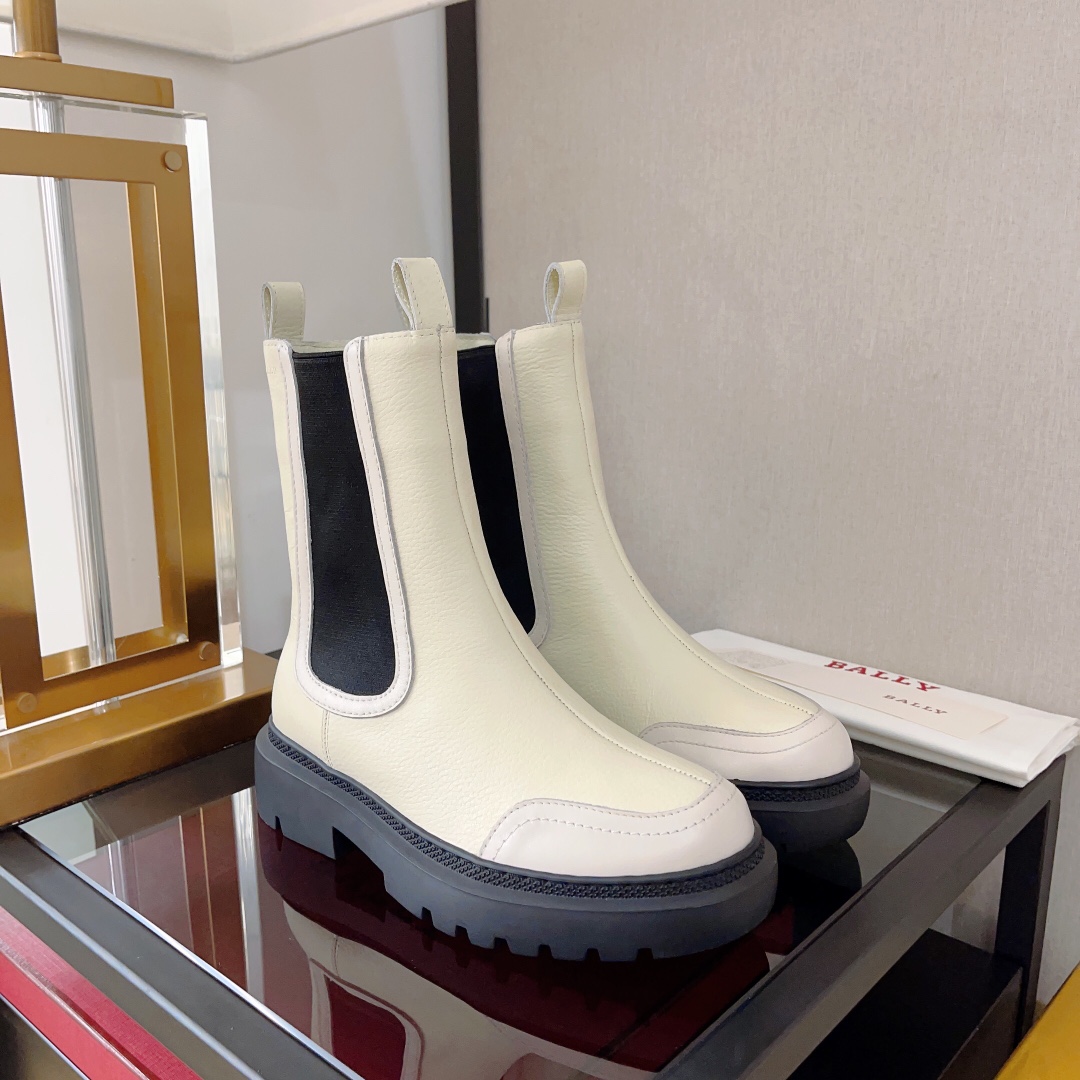 Ginny Leather Chelsea Boots: Contemporary Style with Loose Straps and Full Design - 图片 2