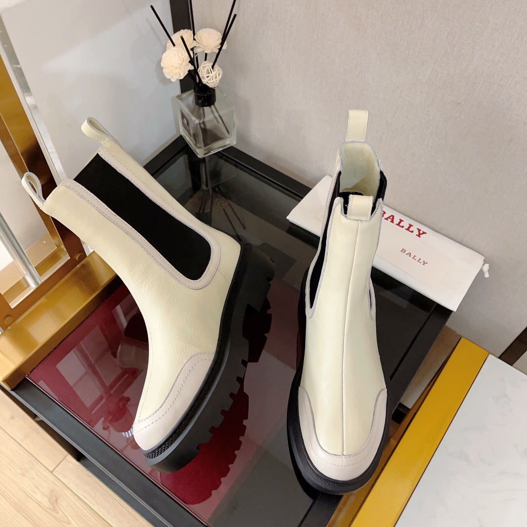 Ginny Leather Chelsea Boots: Contemporary Style with Loose Straps and Full Design - 图片 6