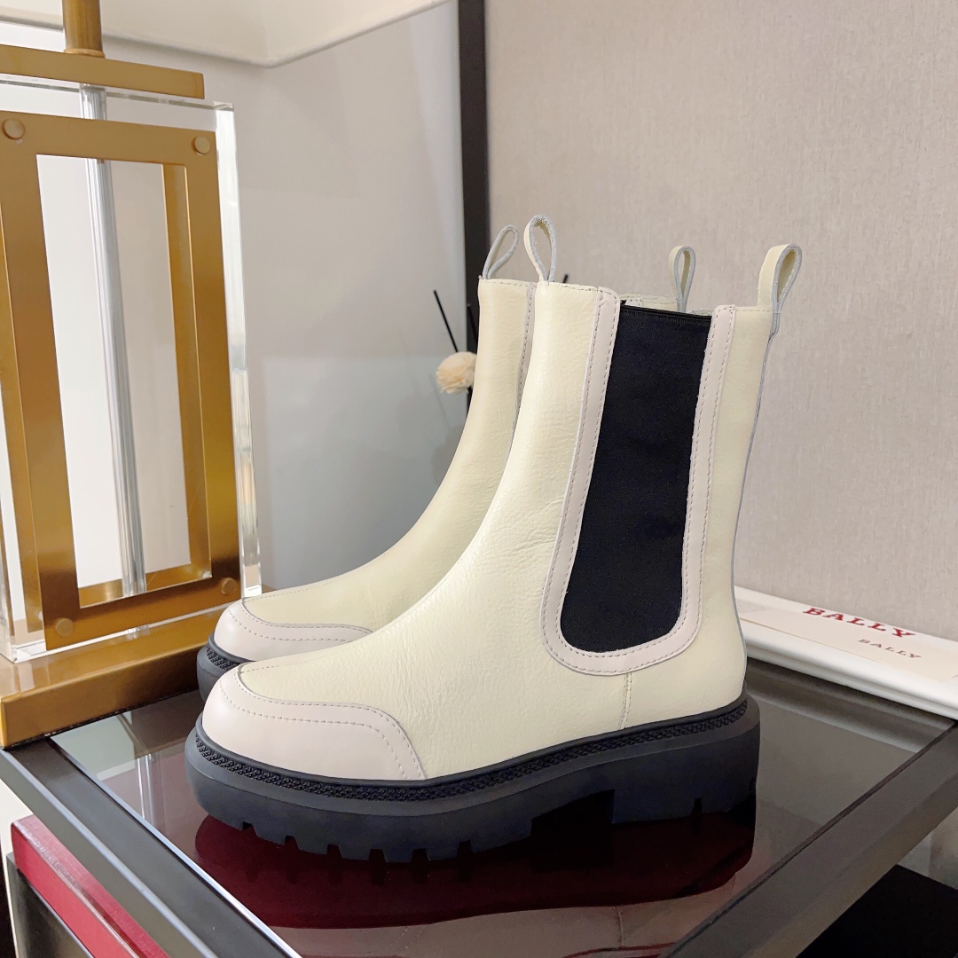 Ginny Leather Chelsea Boots: Contemporary Style with Loose Straps and Full Design - 图片 5