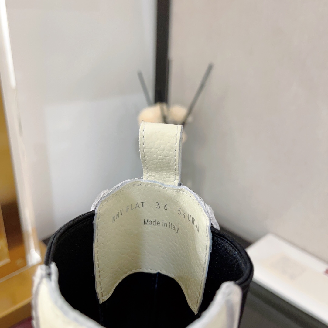 Ginny Leather Chelsea Boots: Contemporary Style with Loose Straps and Full Design - 图片 7